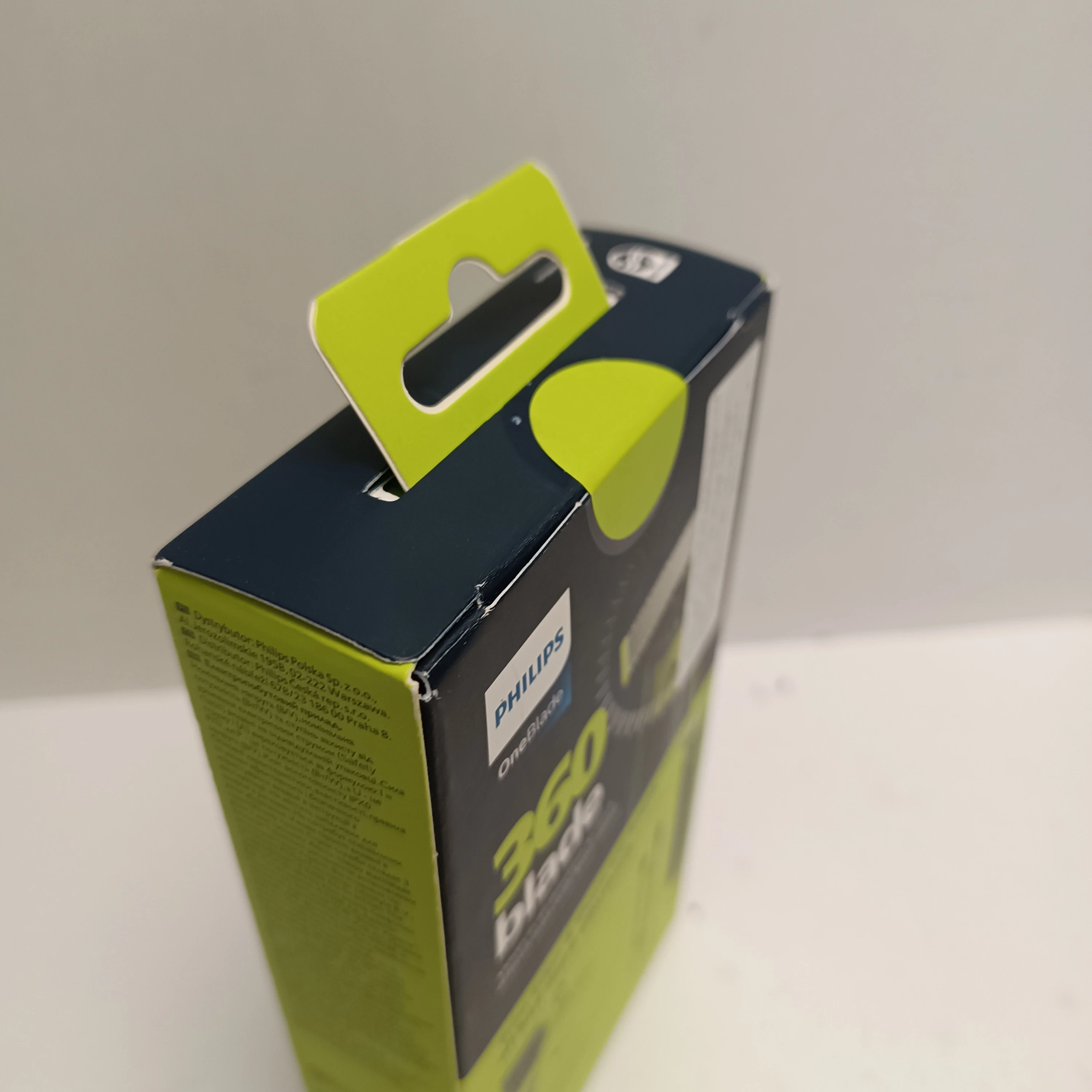 golarka-philips-oneblade-z-ostrzem-360-i-3-nasadkami-do-zarostu-qp272423-stan-11323-2