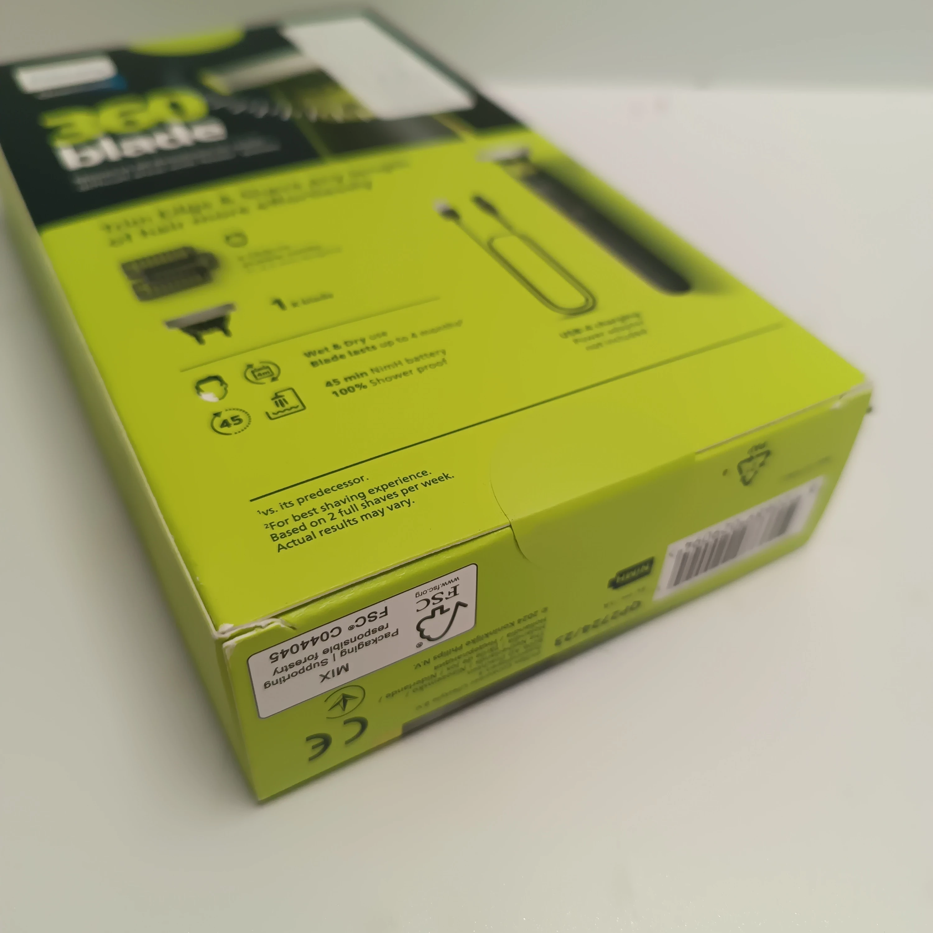 golarka-philips-oneblade-z-ostrzem-360-i-3-nasadkami-do-zarostu-qp272423-kolor-dominujacy-129357-3