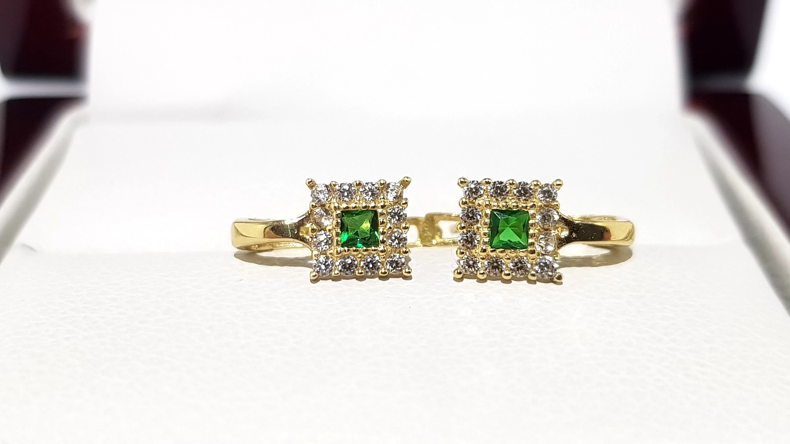 wyrob-jubilerski-uzywany-zlote-kolczyki-kwadratowe-zielone-585-05cm-09g-rodzaj-2205-16