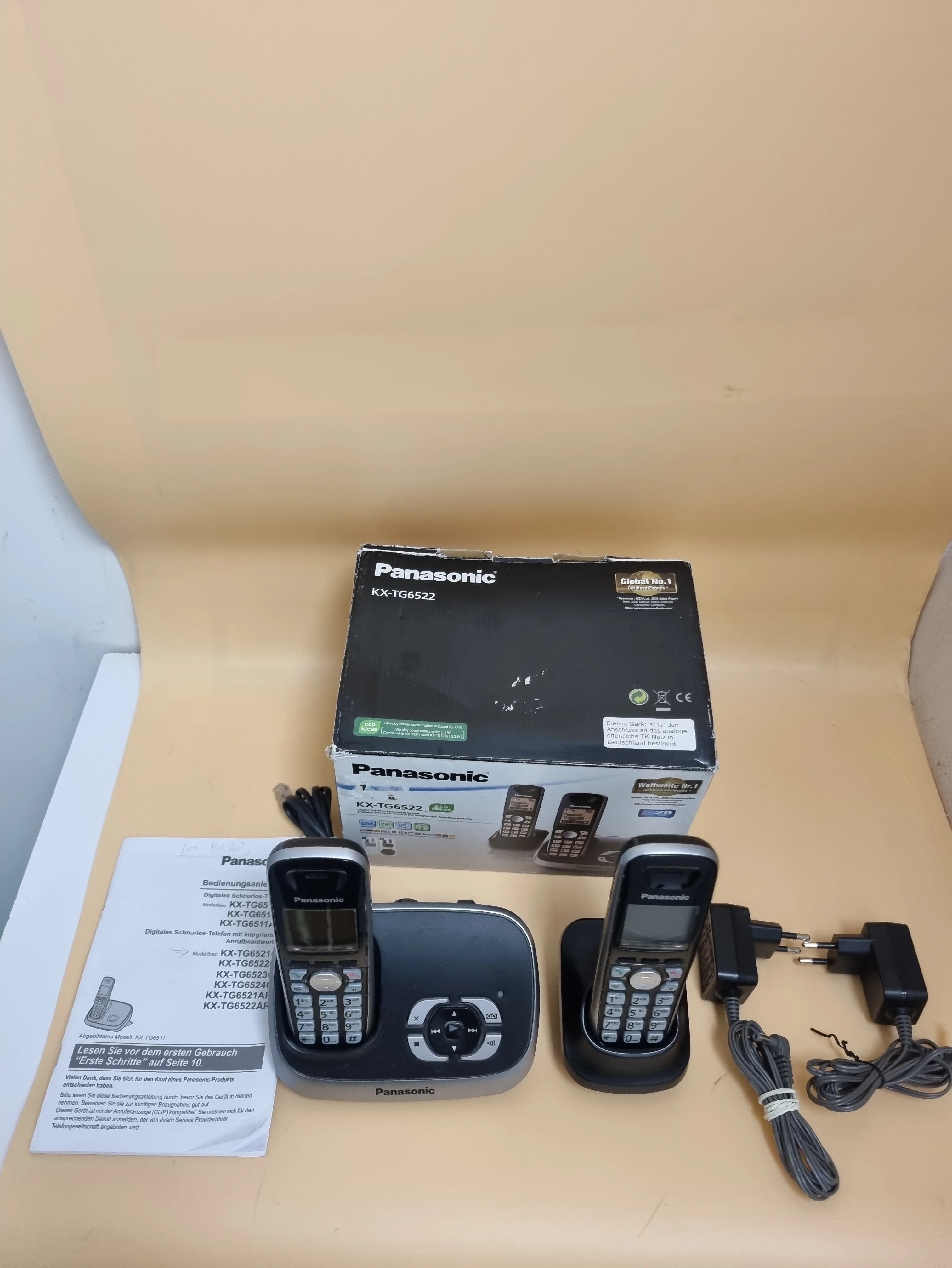 telefon-stacjonarny-panasonic-kx-tg6522-ean-gtin-5025232542178