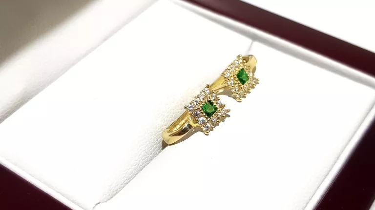 wyrob-jubilerski-uzywany-zlote-kolczyki-kwadratowe-zielone-585-05cm-09g-ean-gtin-5907317144500