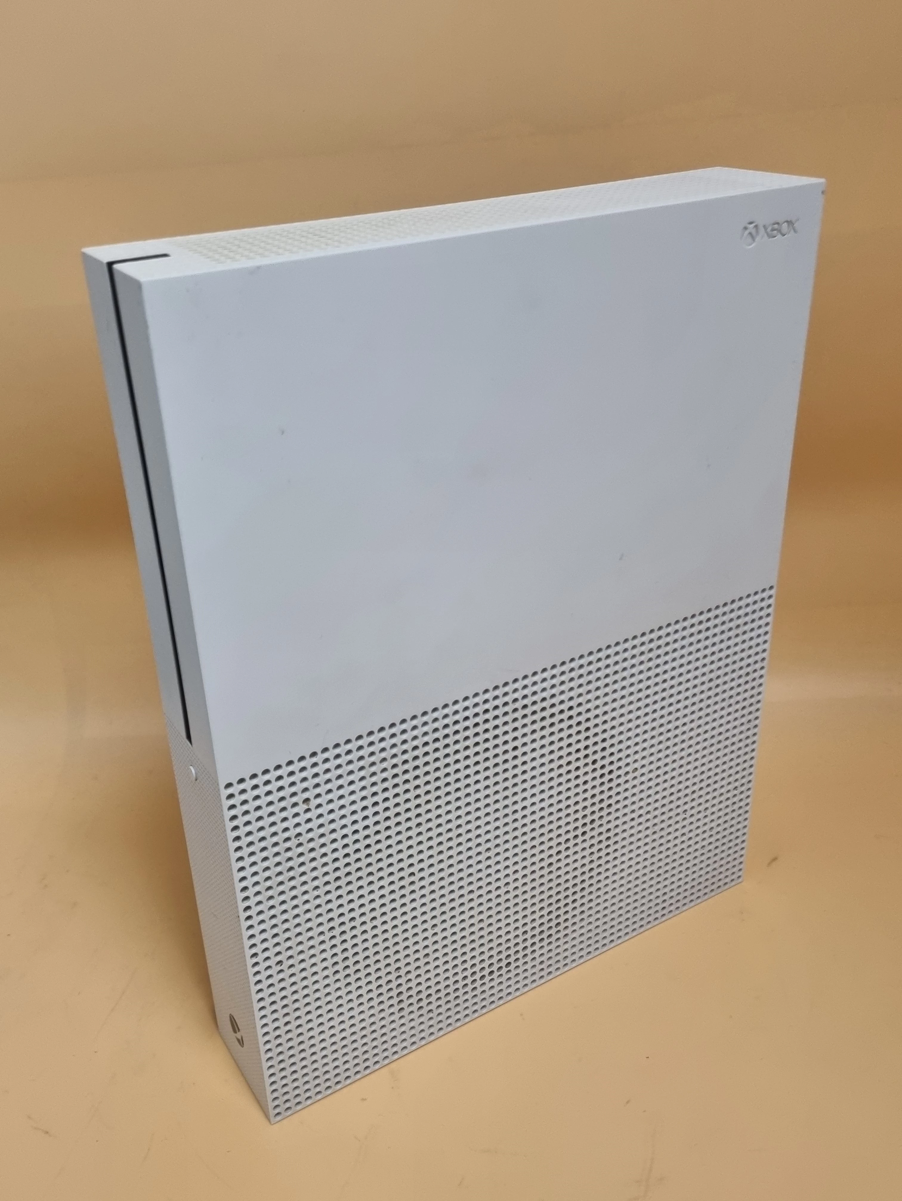 konsola-xbox-one-s-1tb-1681-ean-gtin-5907595645744