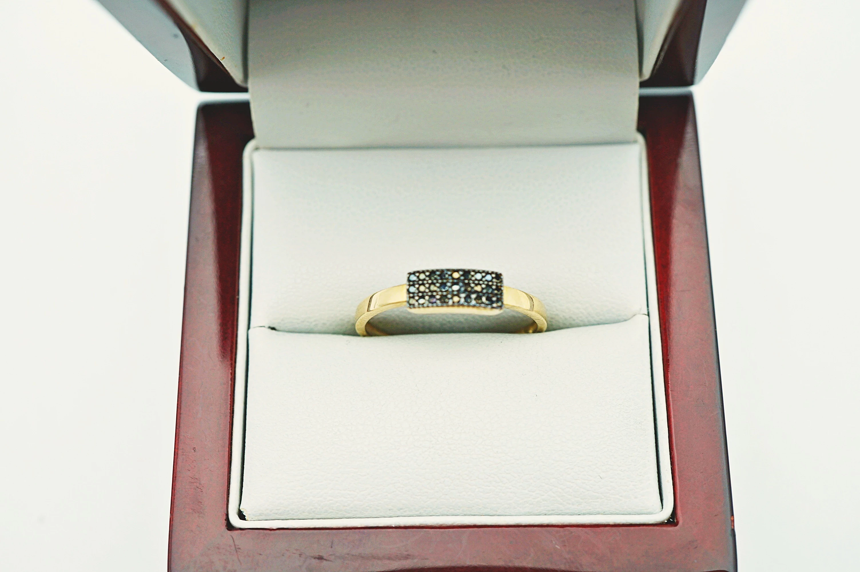 ciekawy-zloty-pierscionek-z-czarnym-kamieniem-p375-r21-stan-11323-2