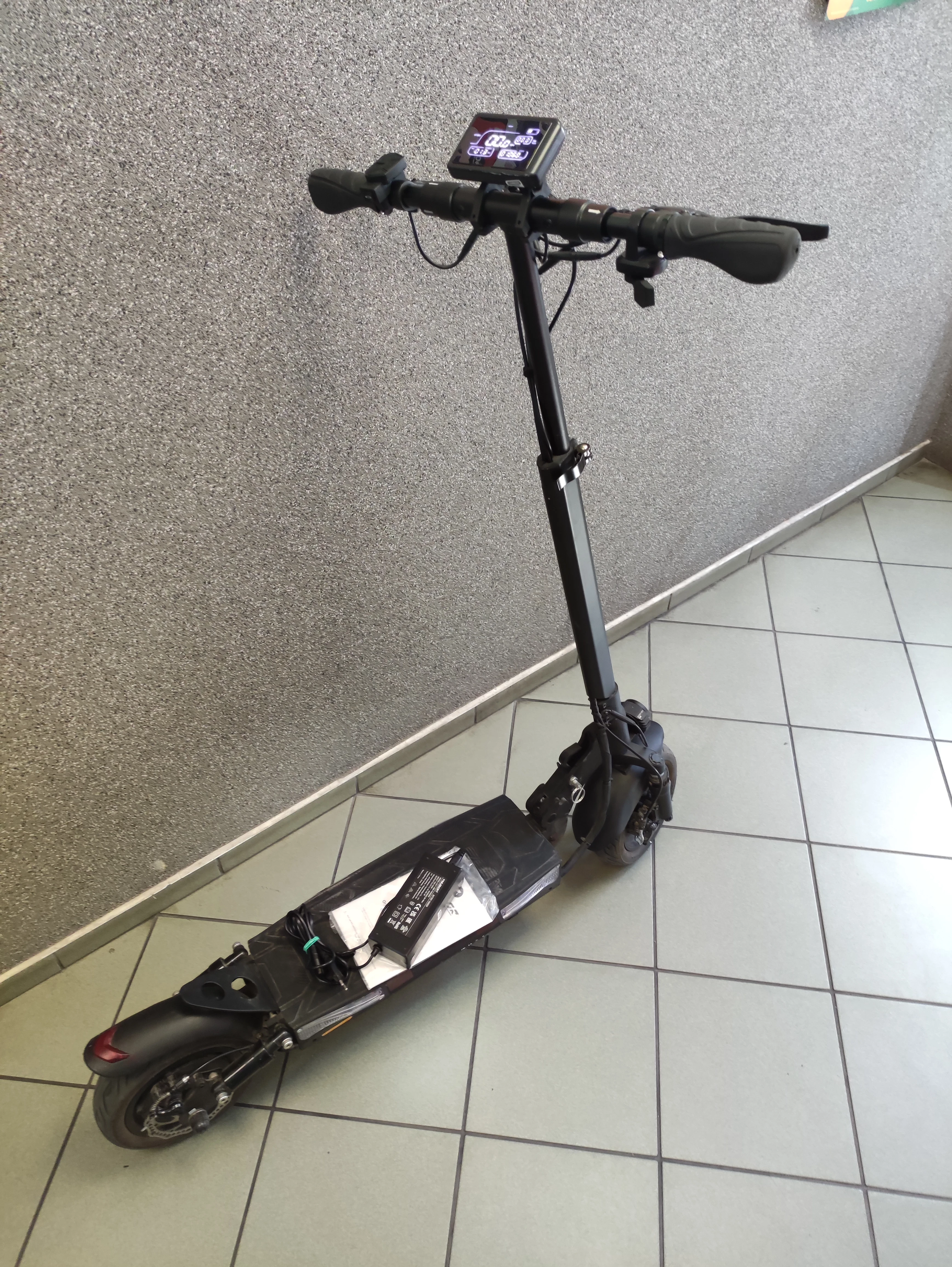 hulajnoga-elektryczna-ruptor-r1-lite-v2-ladowarka-ean-gtin-5901821996433