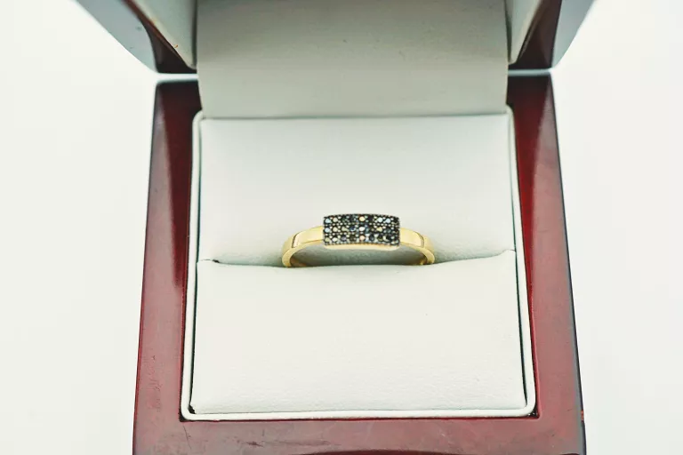 ciekawy-zloty-pierscionek-z-czarnym-kamieniem-p375-r21-stan-11323-2