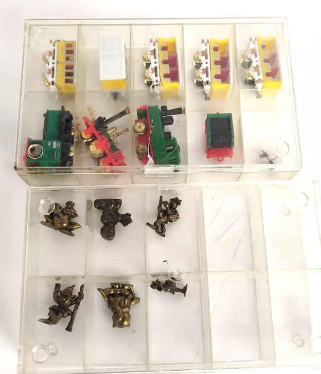 kolekcjonerskie-figurki-i-zabawki-z-kinder-niespodzianek-aleja-jana-pawla-ii-9b-reda