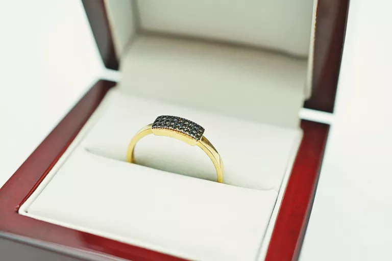 ciekawy-zloty-pierscionek-z-czarnym-kamieniem-p375-r21-sciegiennego-64-poznan
