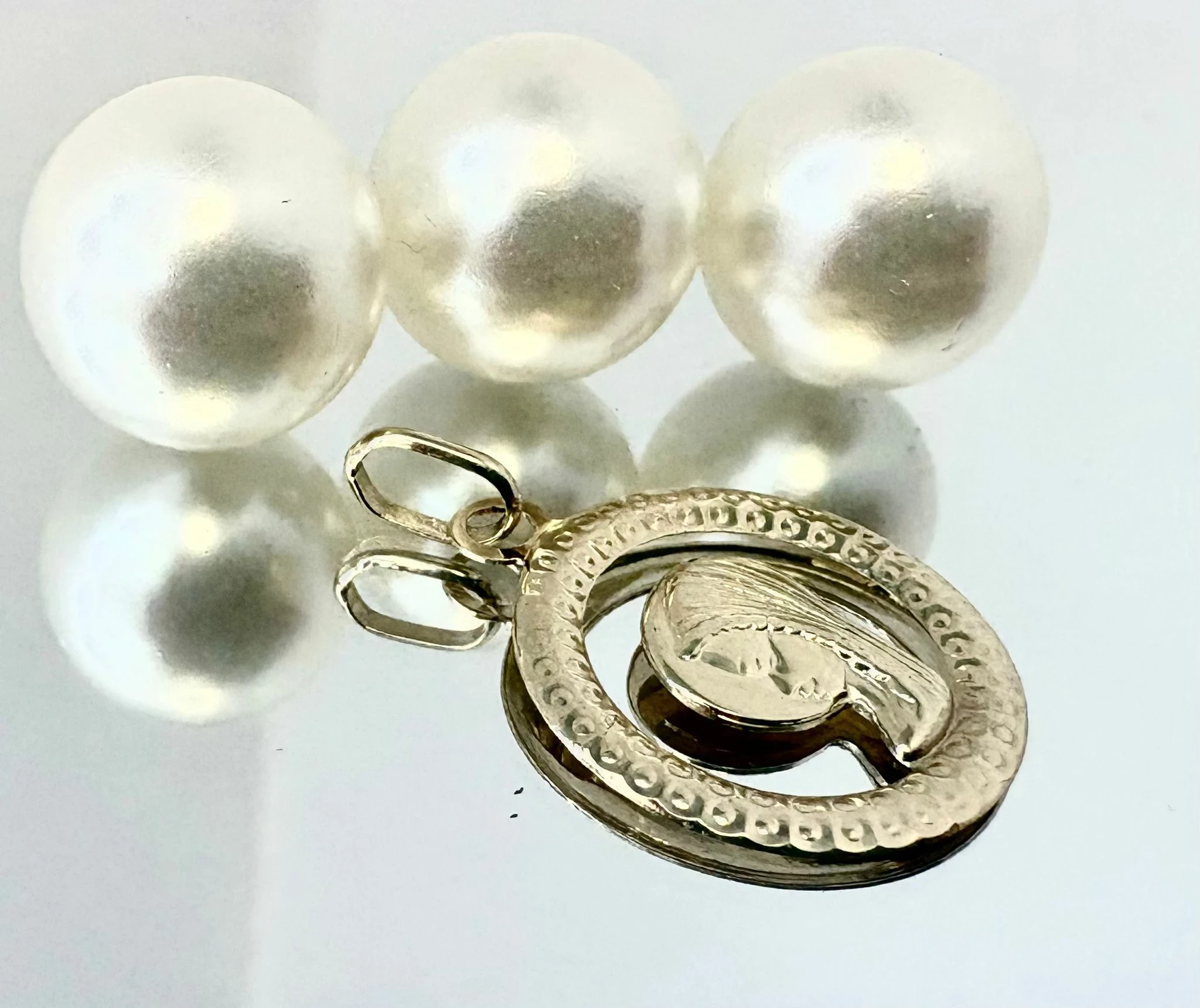 piekna-zlota-zawieszka-okragla-matka-boska-pr-585-091gr-a-rynek-7-grodkow