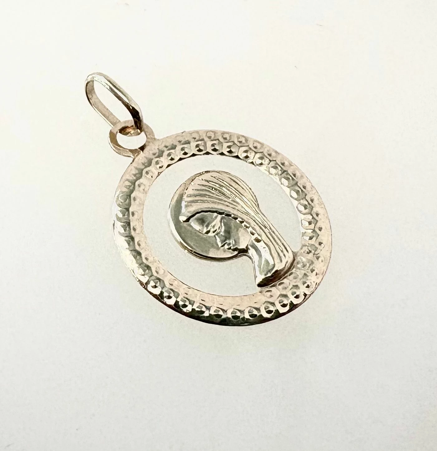 piekna-zlota-zawieszka-okragla-matka-boska-pr-585-091gr-a-rodzaj-2205-2