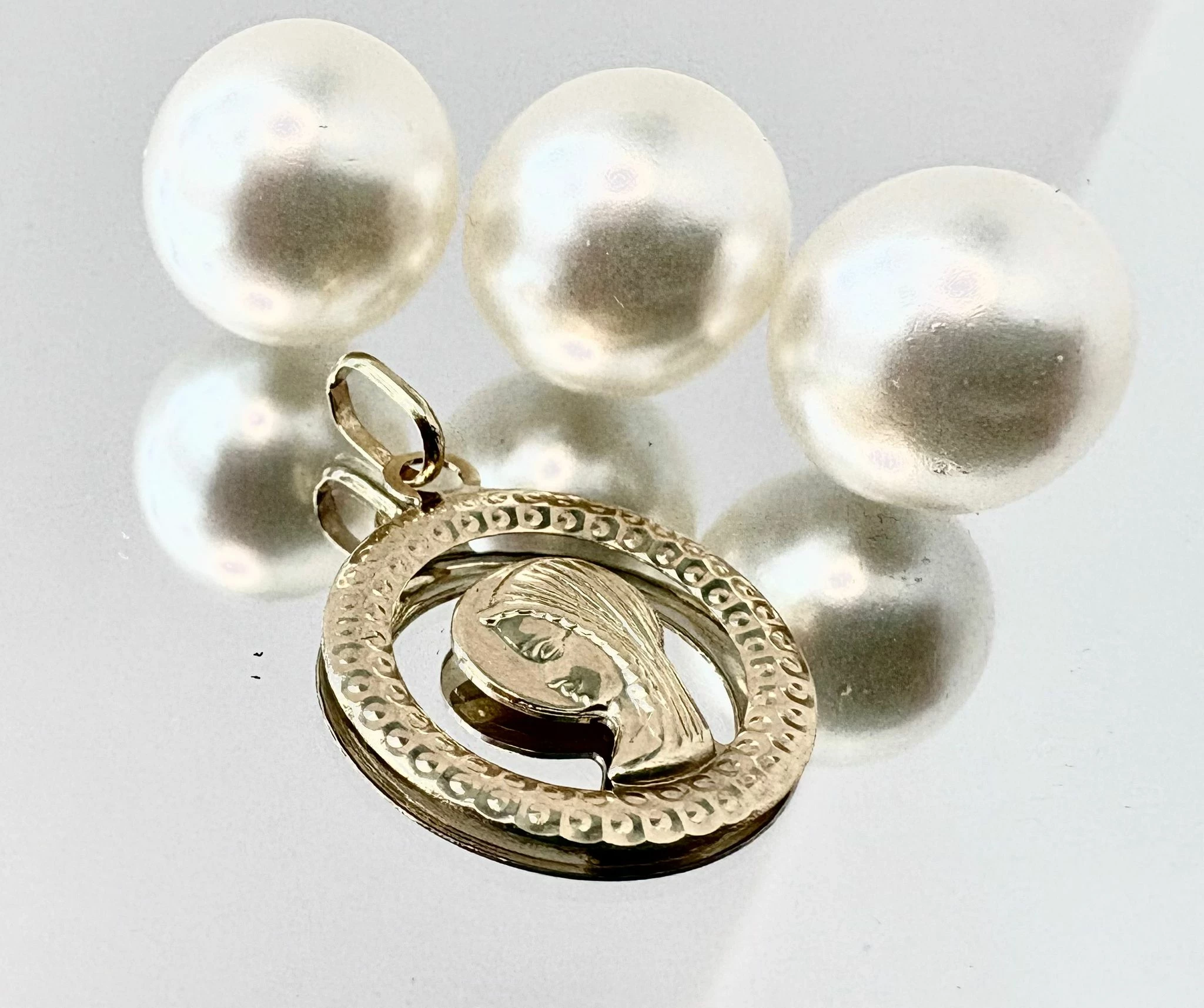 piekna-zlota-zawieszka-okragla-matka-boska-pr-585-091gr-a-material-15835-2