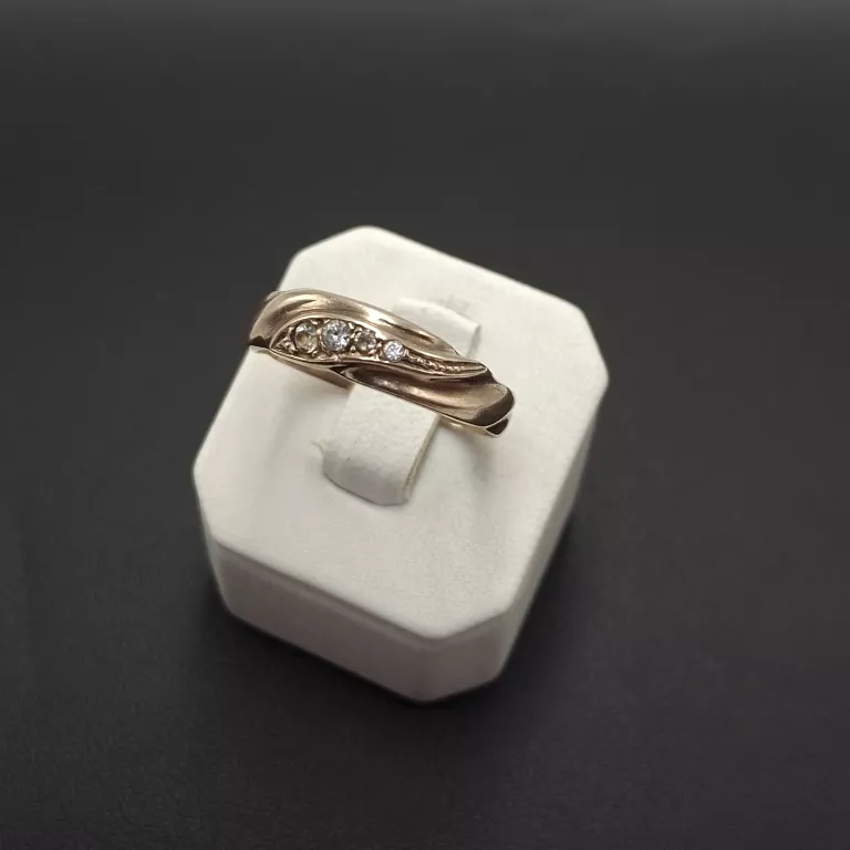 piekny-zloty-pierscionek-cyrkonie-333-151g-r-16-kamien-17088-128