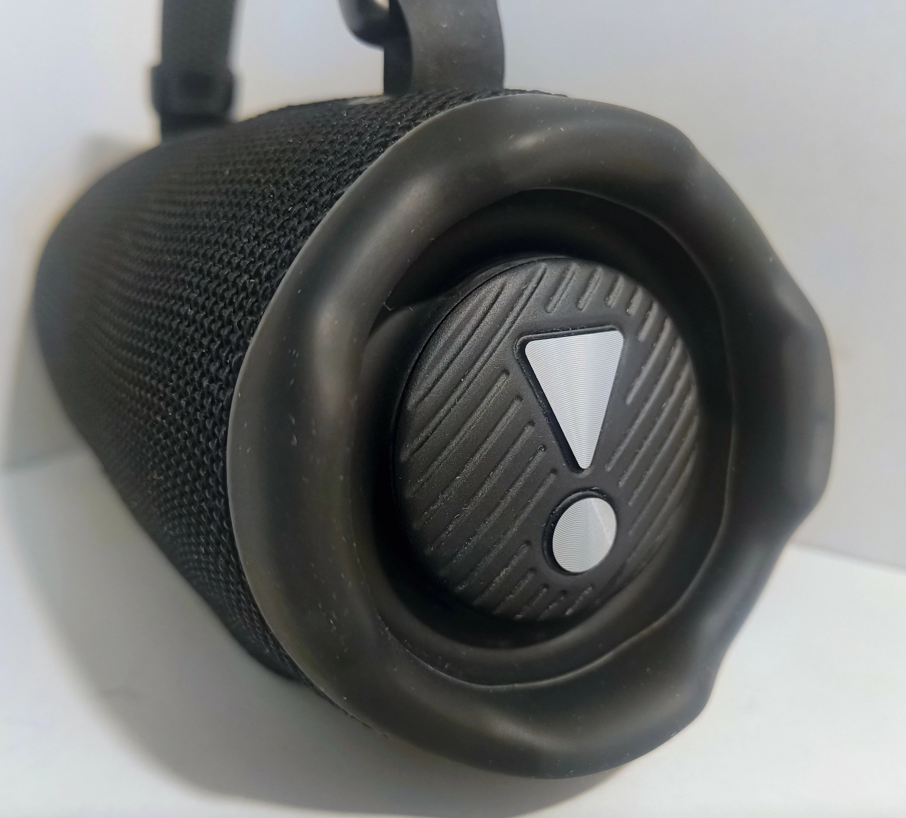 glosnik-jbl-charge-6-czarny-stan-11323-2