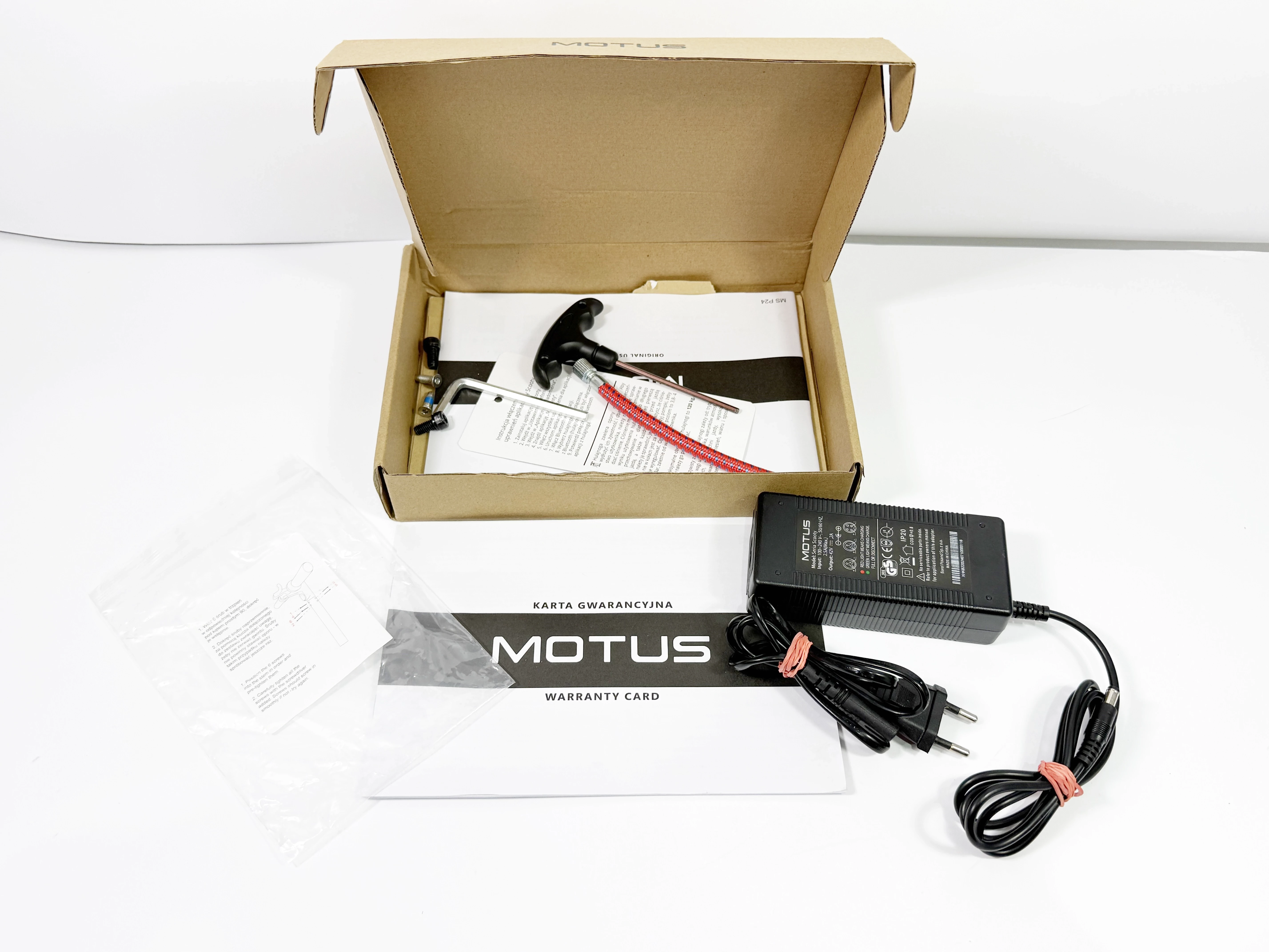 hulajnoga-motus-scooty-10-plus-2023-ladowarka-akcesoria-predkosc-maksymalna-2000