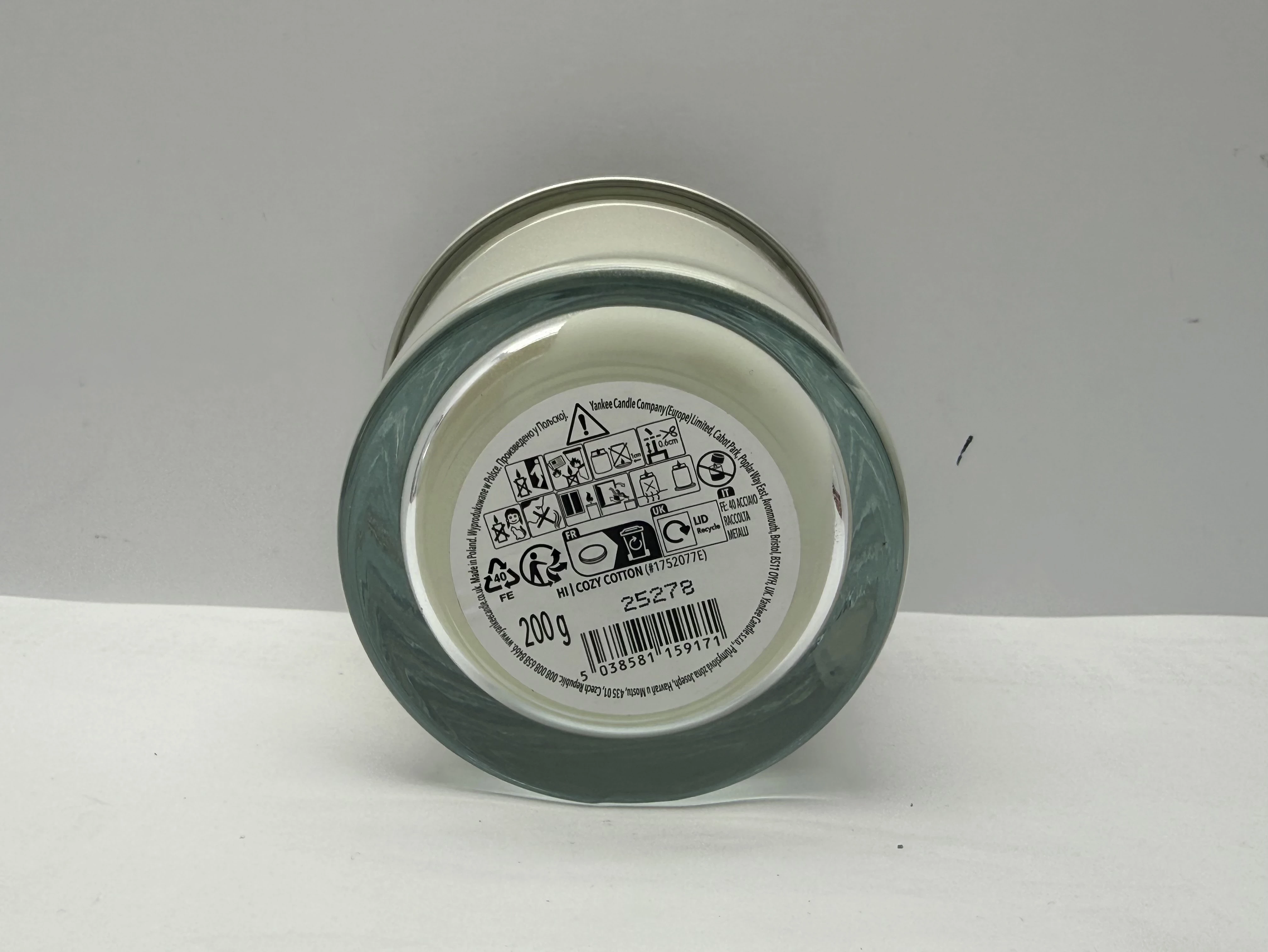 swieczka-yankee-candle-cozy-cotton-200g-ean-gtin-5038581159171