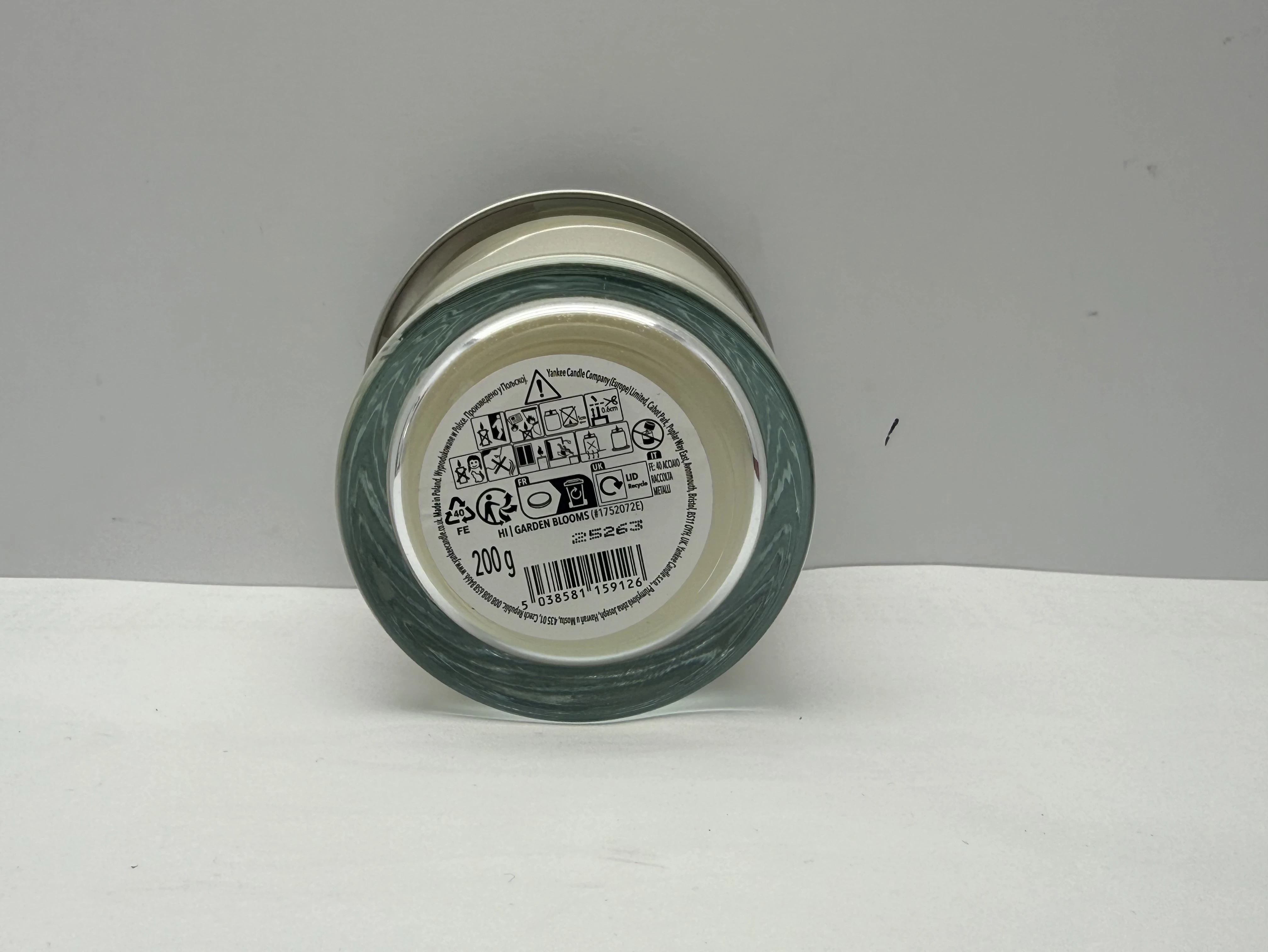 swieczka-yankee-candle-garden-blooms-200g-ean-gtin-5038581159126