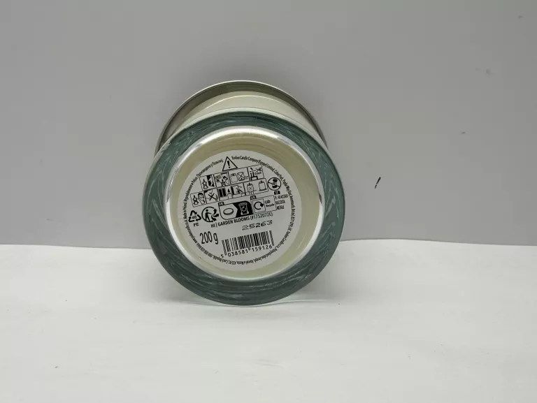 swieczka-yankee-candle-garden-blooms-200g-ean-gtin-5038581159126