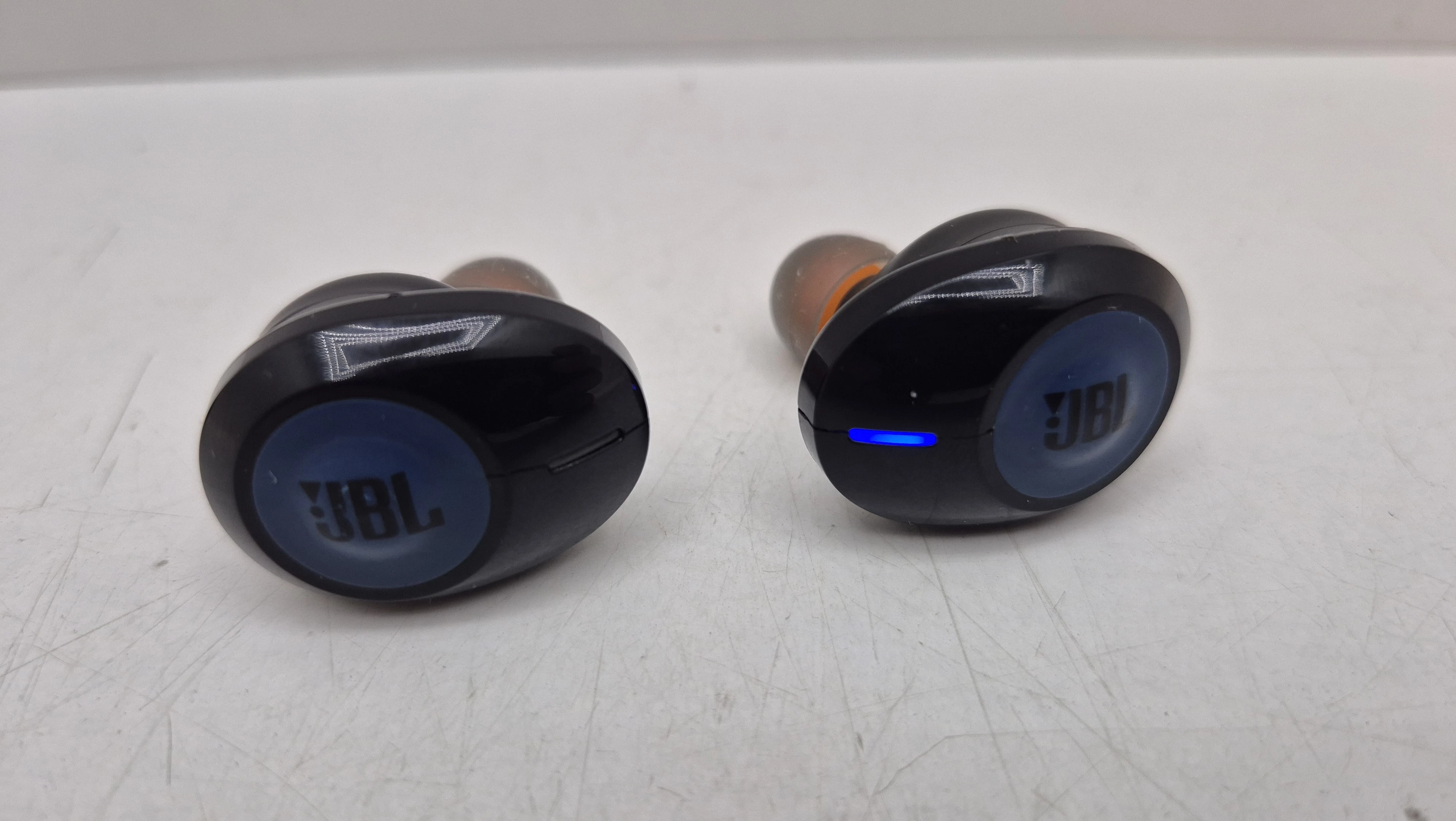 sluchawki-bt-jbl-tune-125tws-kolor-dominujacy-129357-3