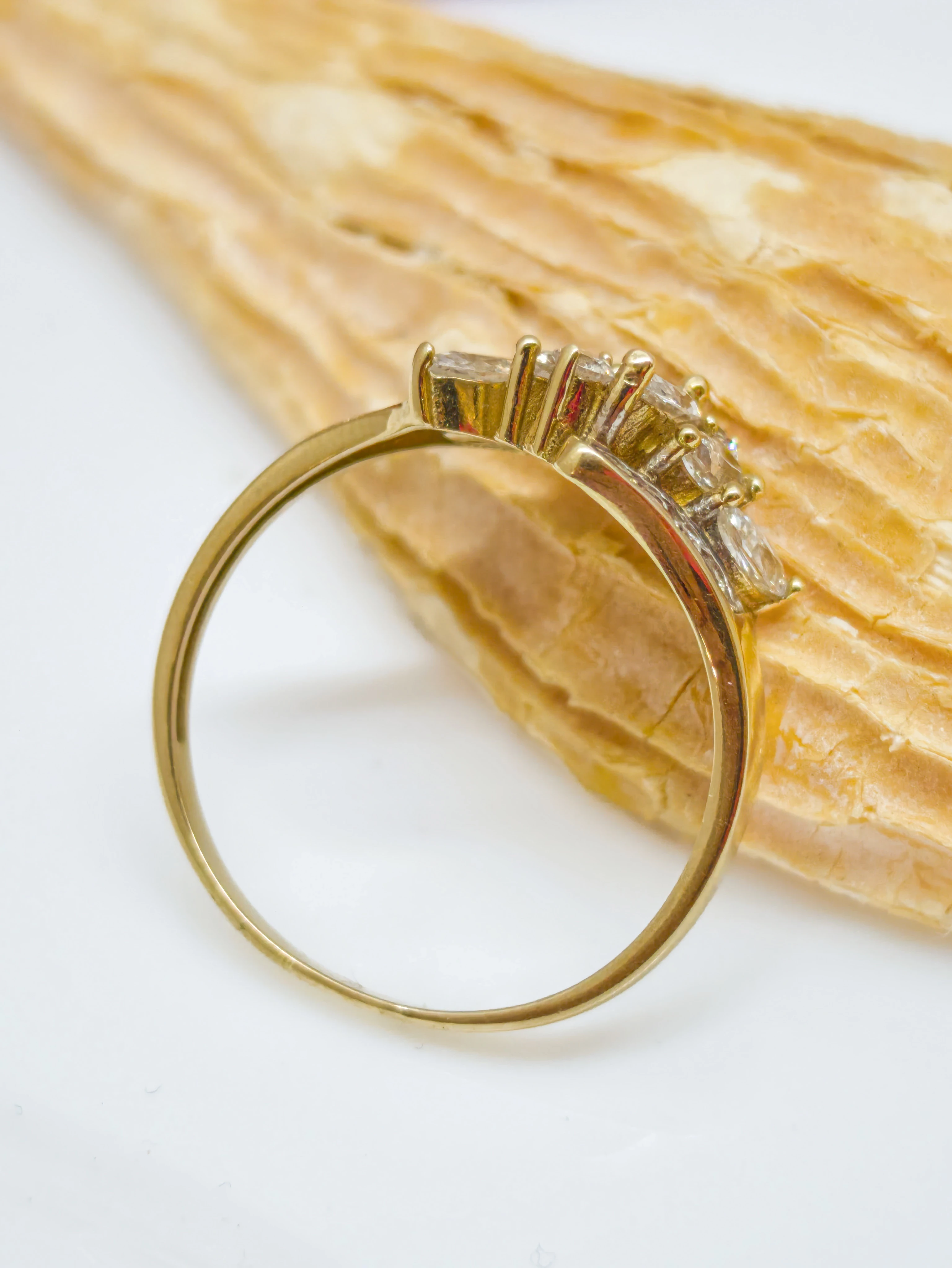 zjawiskowy-zloty-pierscionek-kamien-17088-843213