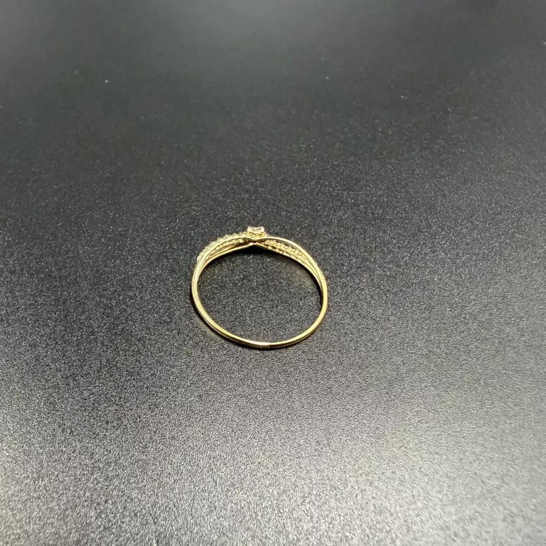 piekny-zloty-pierscionek-333-079g-r16-kamien-17088-128