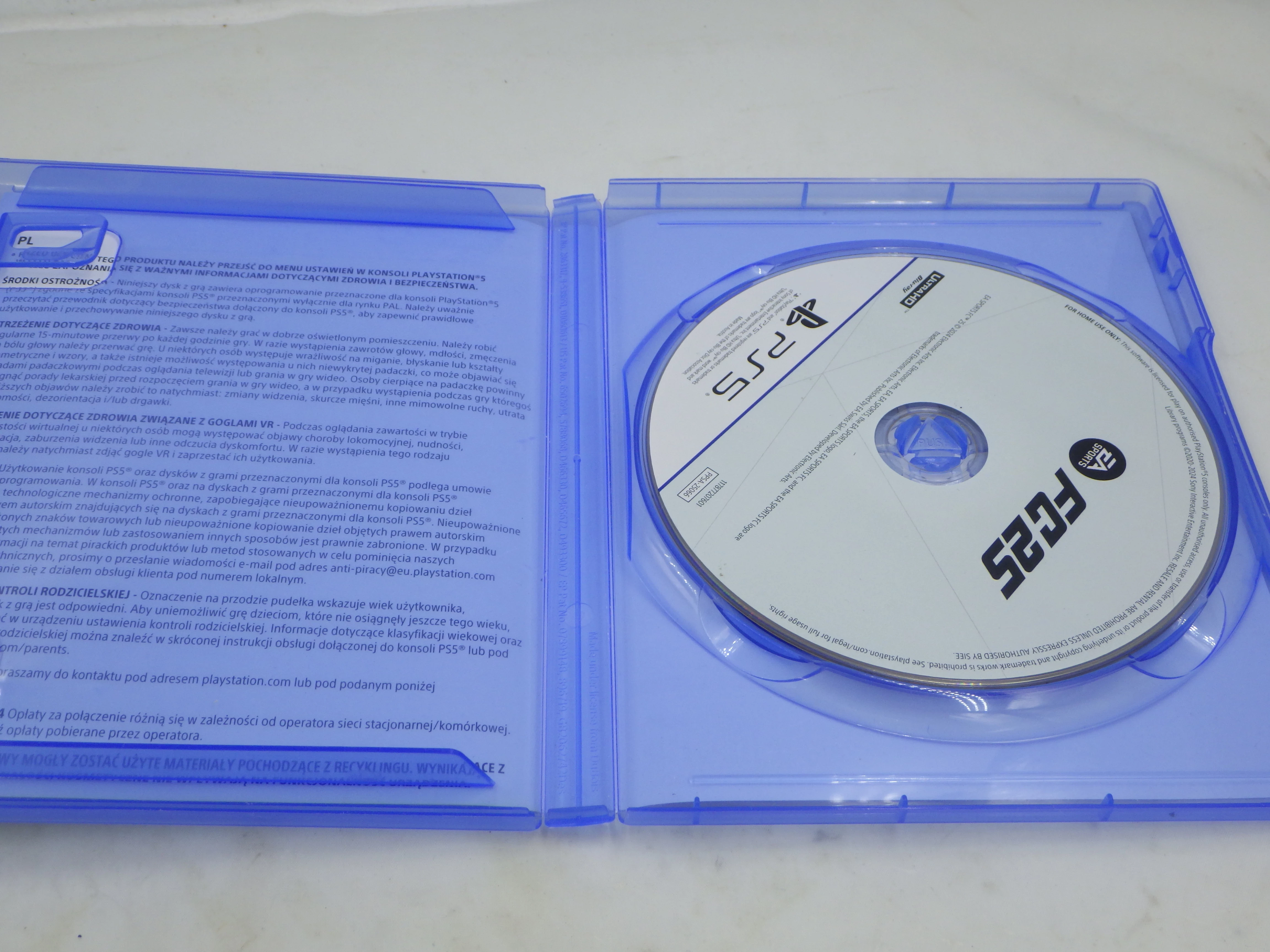 gra-na-ps5-fc25-stan-11323-2