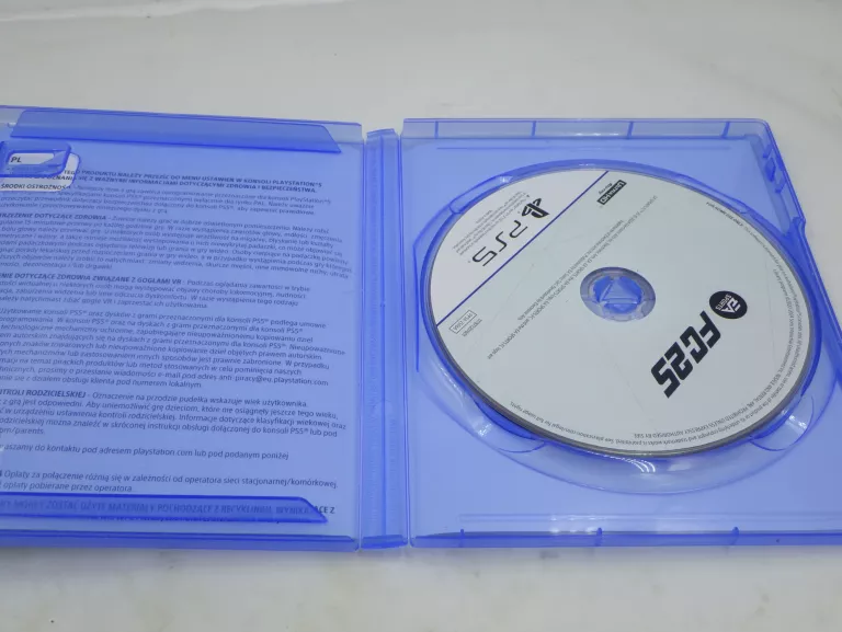gra-na-ps5-fc25-stan-11323-2