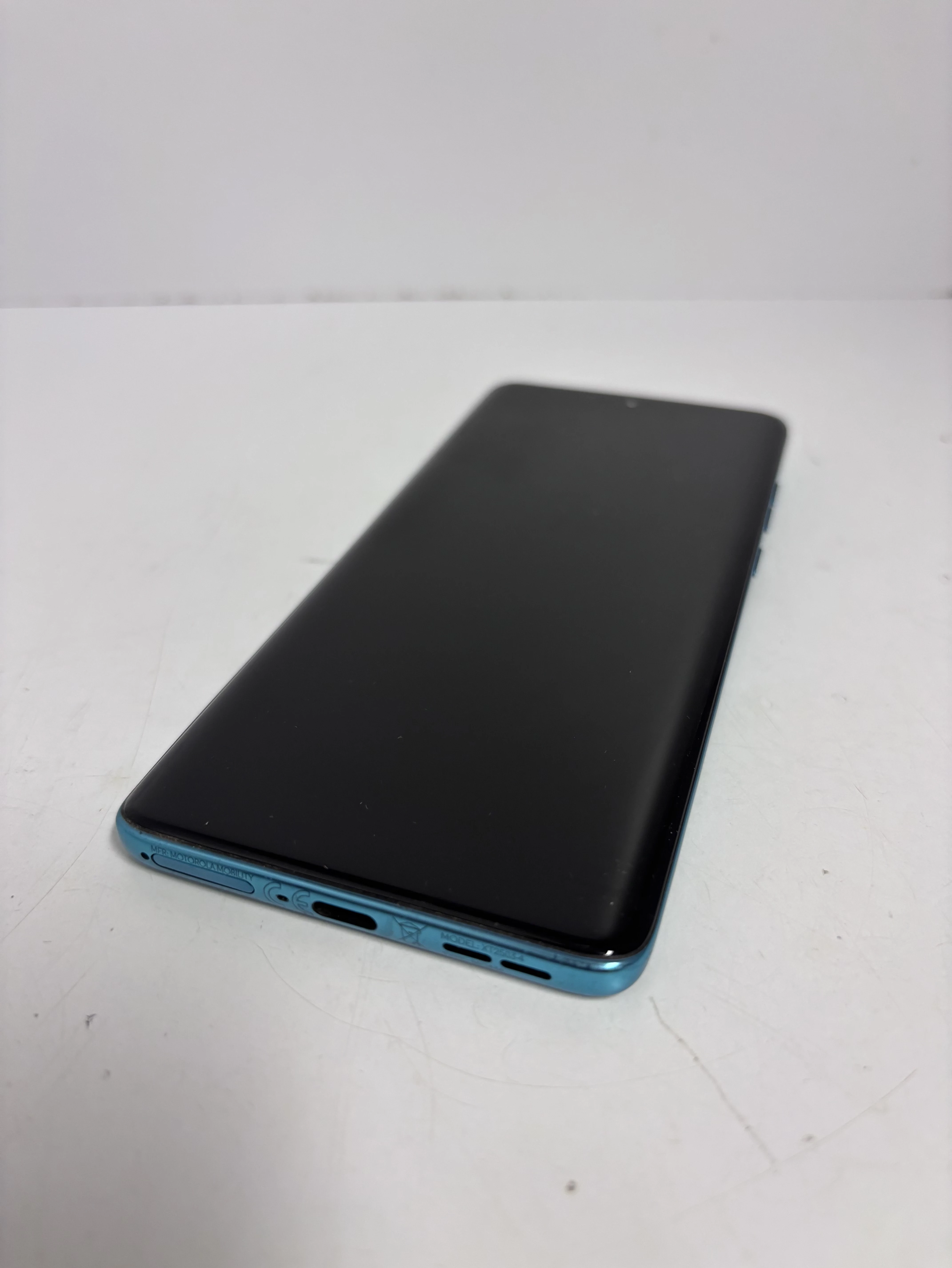 telefon-motorola-edge-60-fusion-8-gb-256-gb-kod-producenta-pb7e0041se