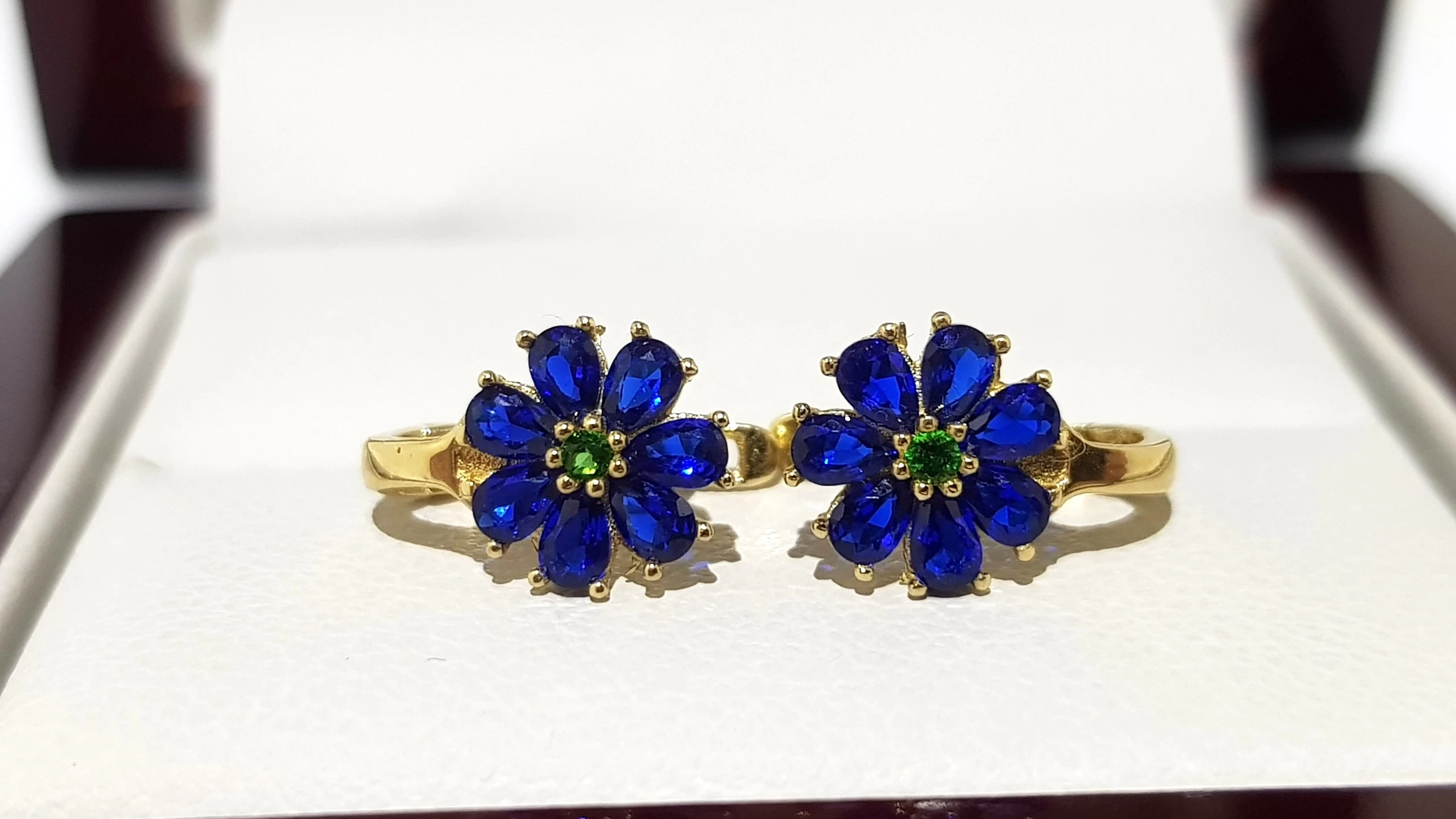 wyrob-jubilerski-uzywany-zlote-kolczyki-chabry-niebieskie-585-08cm-125g-material-15835-2