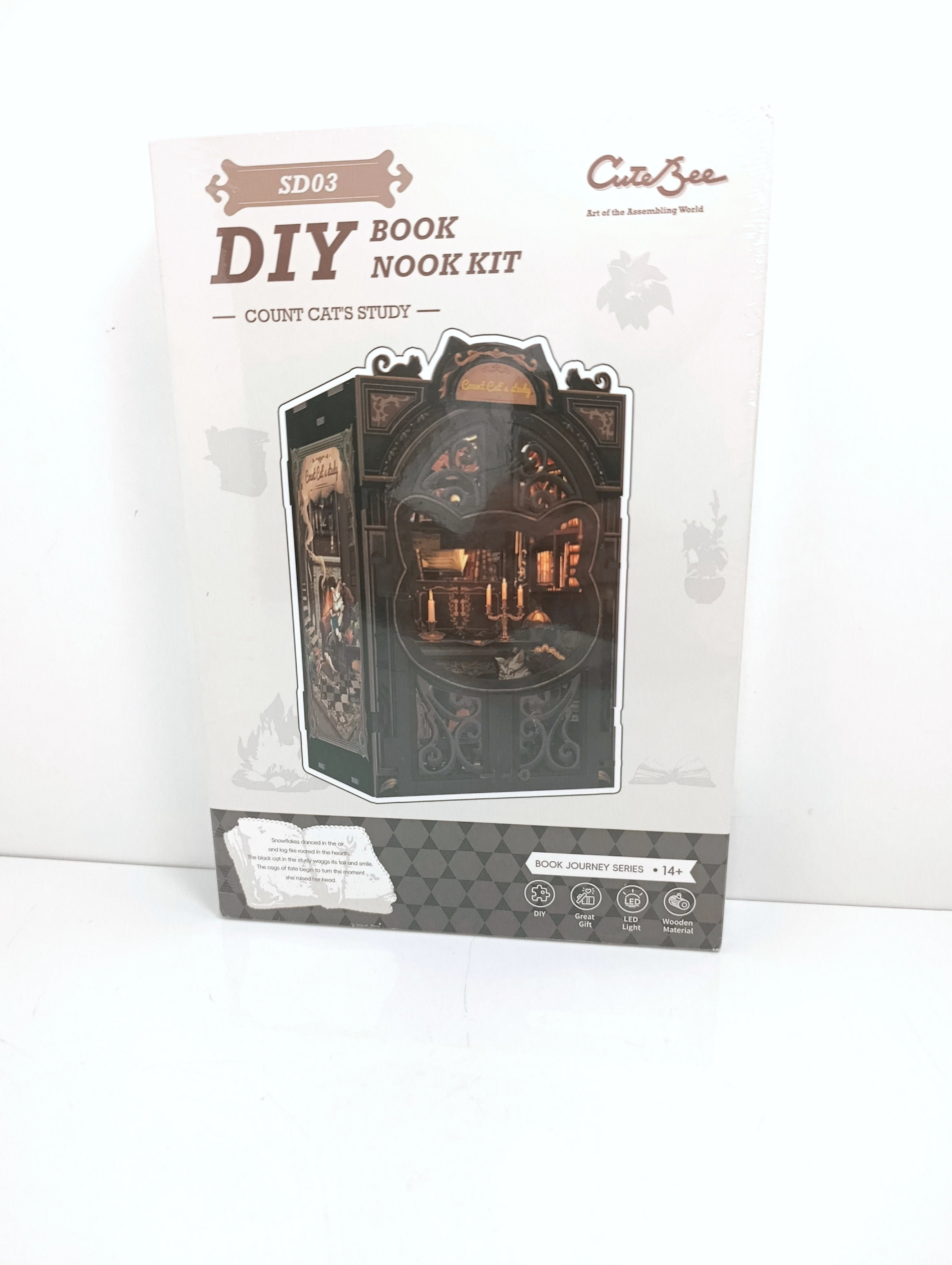 miniaturowy-domek-mini-book-nook-salonik-hrabiego-kota-habarri-ean-gtin-5906574101035