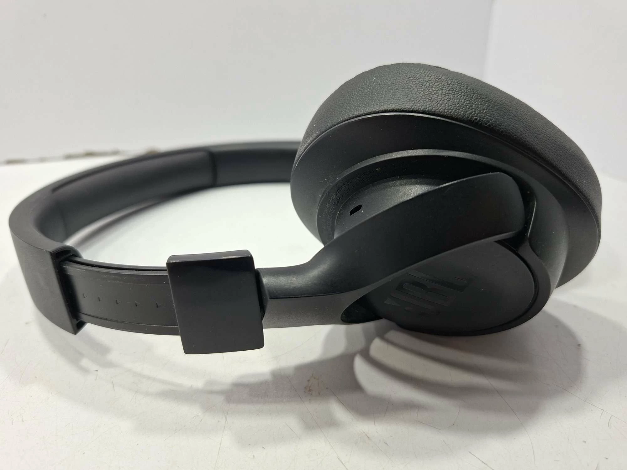 sluchawki-jbl-tune-720bt-stan-11323-2