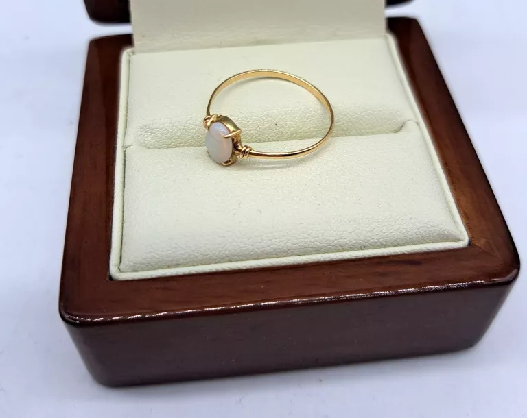 wyrob-jubilerski-uzywany-zloty-pierscionek-585-085g-material-15835-2