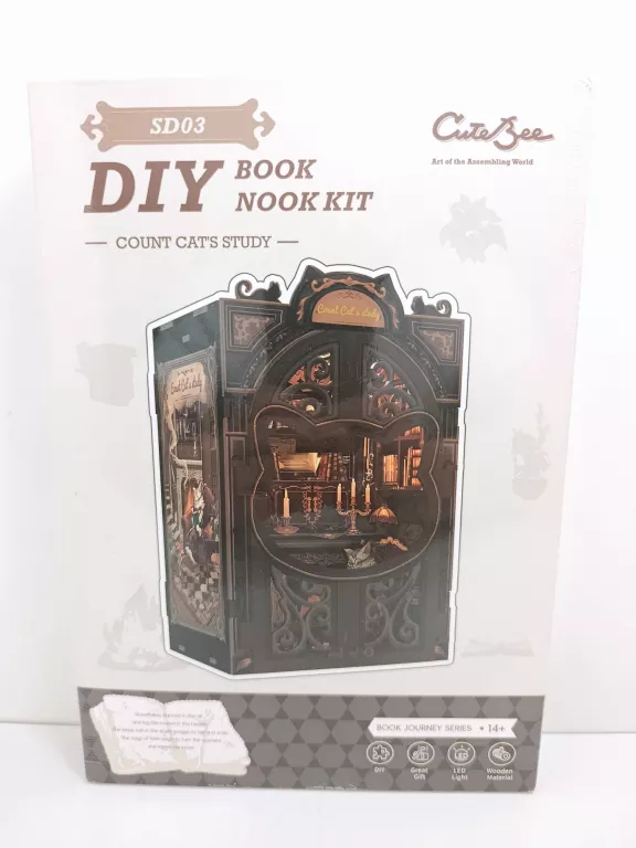 miniaturowy-domek-mini-book-nook-salonik-hrabiego-kota-habarri-stan-11323-1