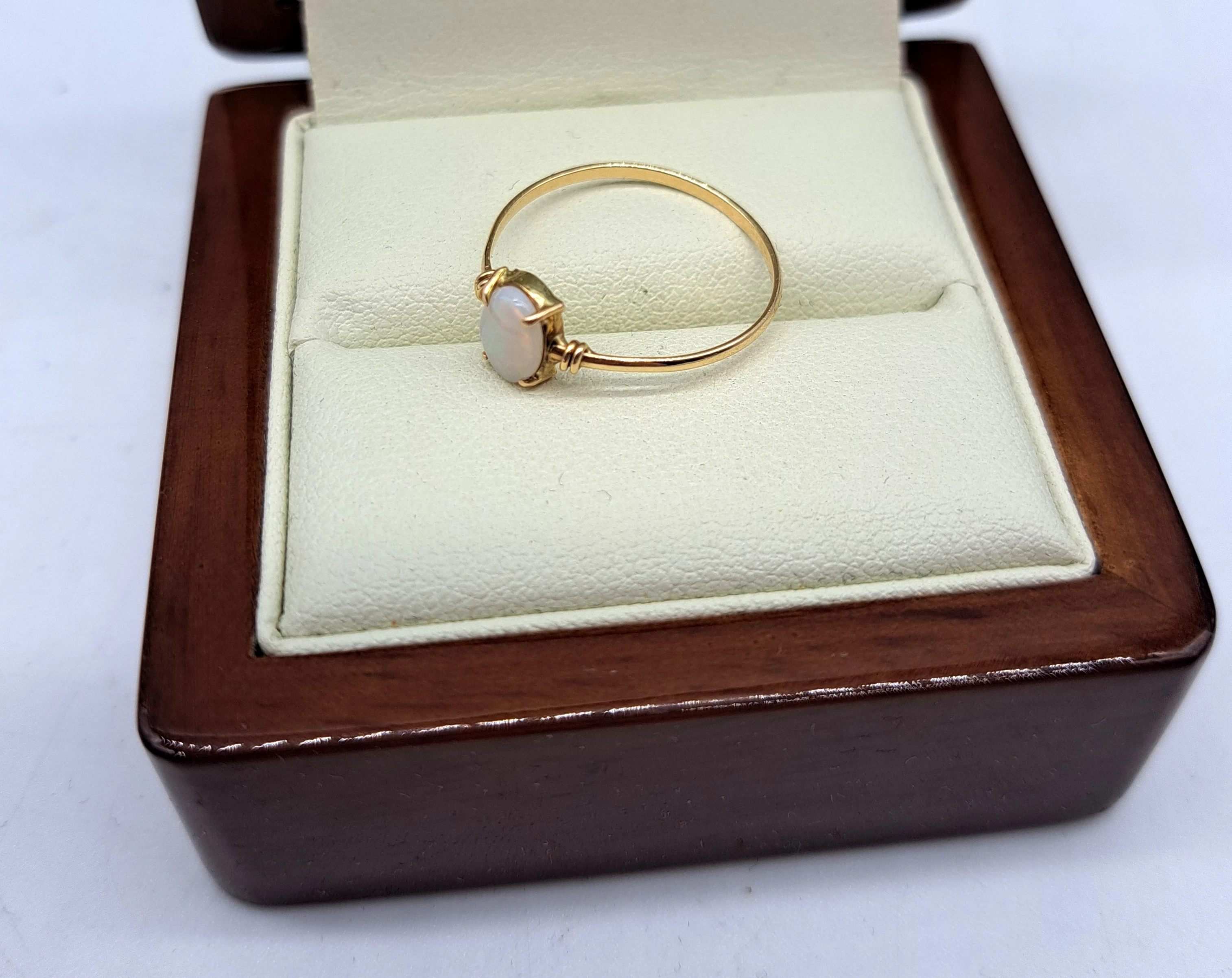 wyrob-jubilerski-uzywany-zloty-pierscionek-585-085g-material-15835-2