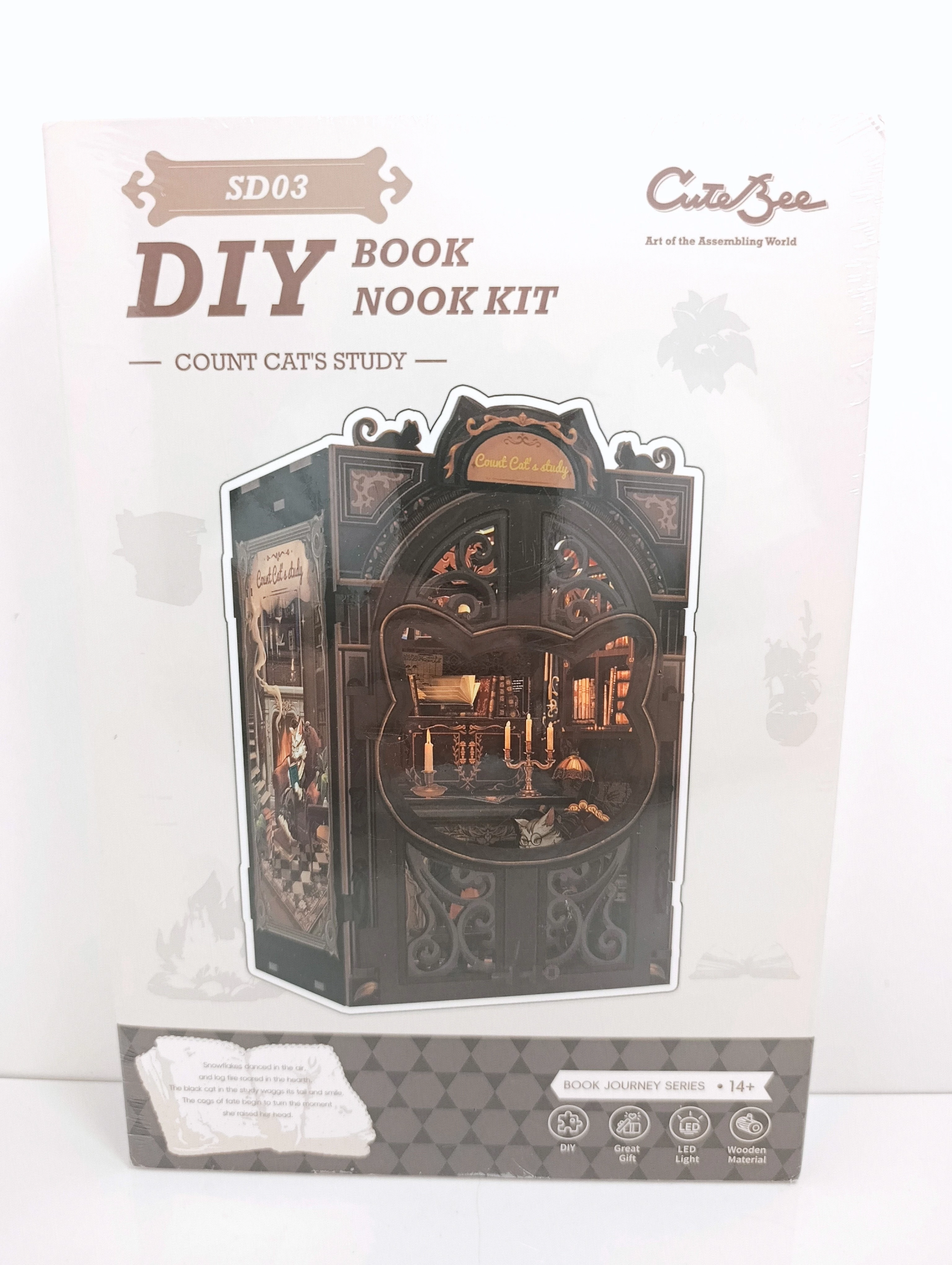 miniaturowy-domek-mini-book-nook-salonik-hrabiego-kota-habarri-stan-11323-1