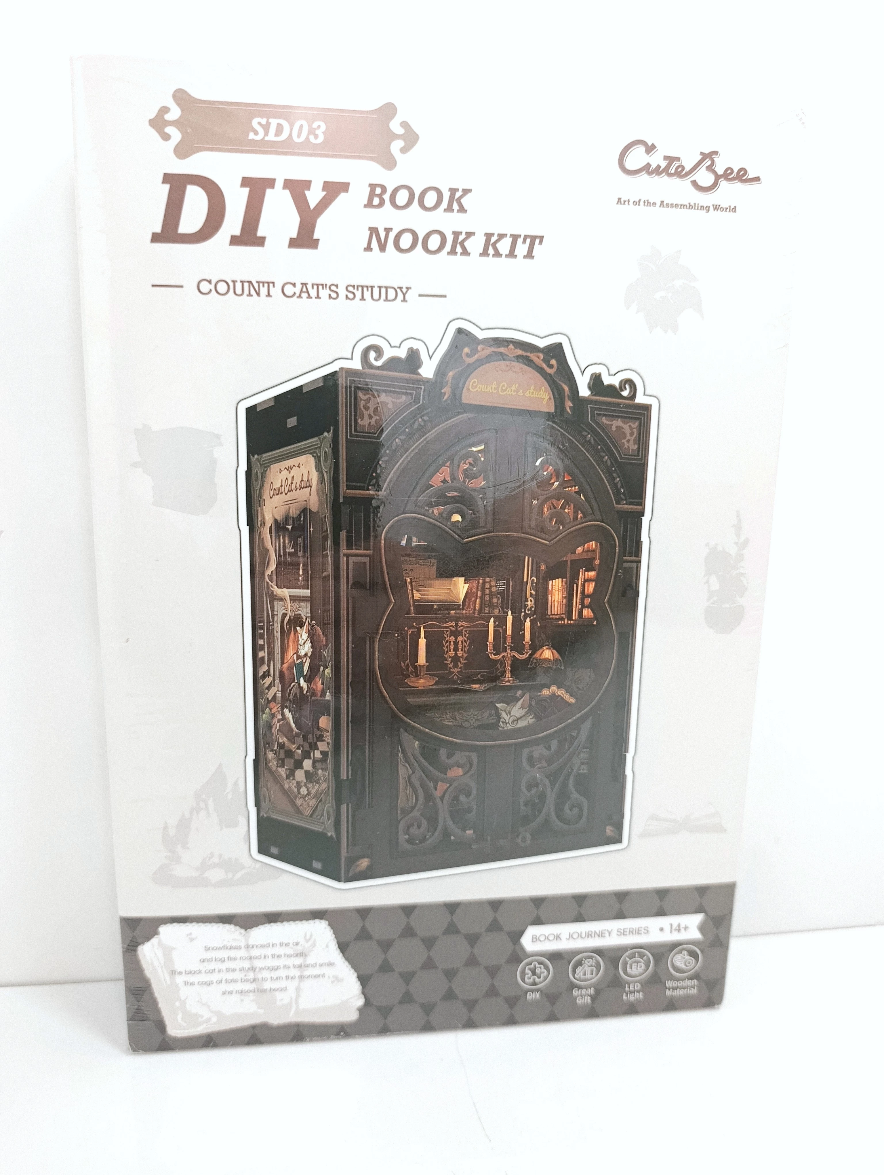 miniaturowy-domek-mini-book-nook-salonik-hrabiego-kota-habarri-aleje-jerozolimskie-33-warszawa-boonum