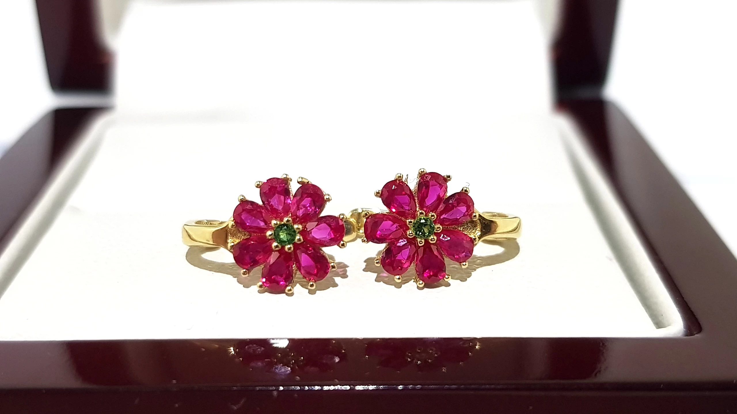 wyrob-jubilerski-uzywany-zlote-kolczyki-kwiatki-czerwone-pr585-08cm-125g-rodzaj-zapiecia-2207-1