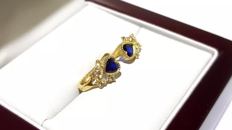 wyrob-jubilerski-uzywany-zlote-kolczyki-serduszka-niebieskie-585-08cm142-ean-gtin-3000119280857