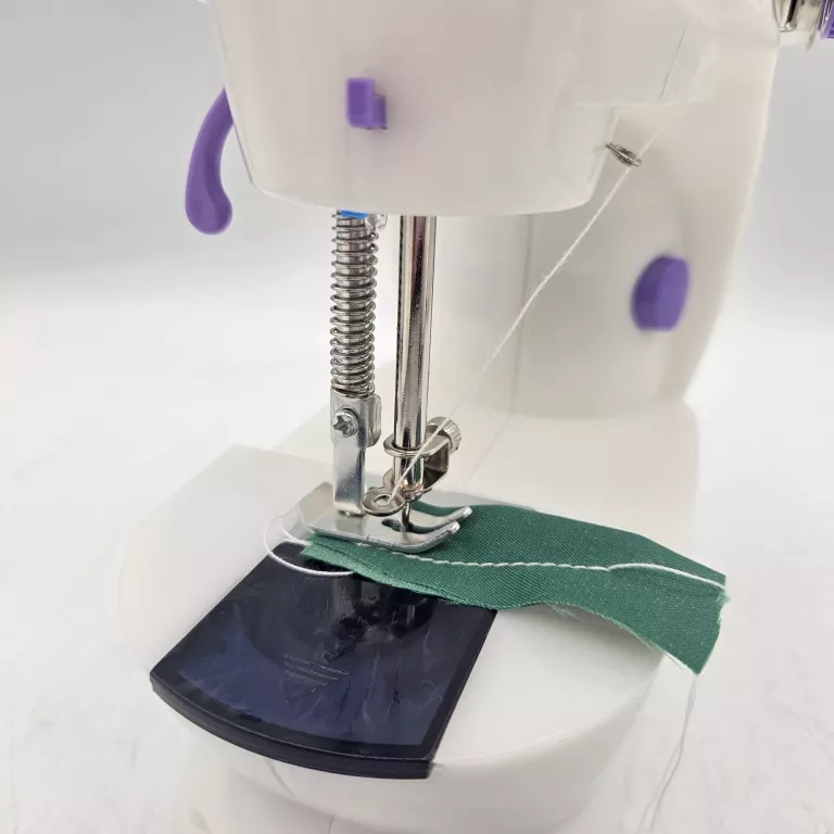 macchina-da-cucire-mini-model-nie