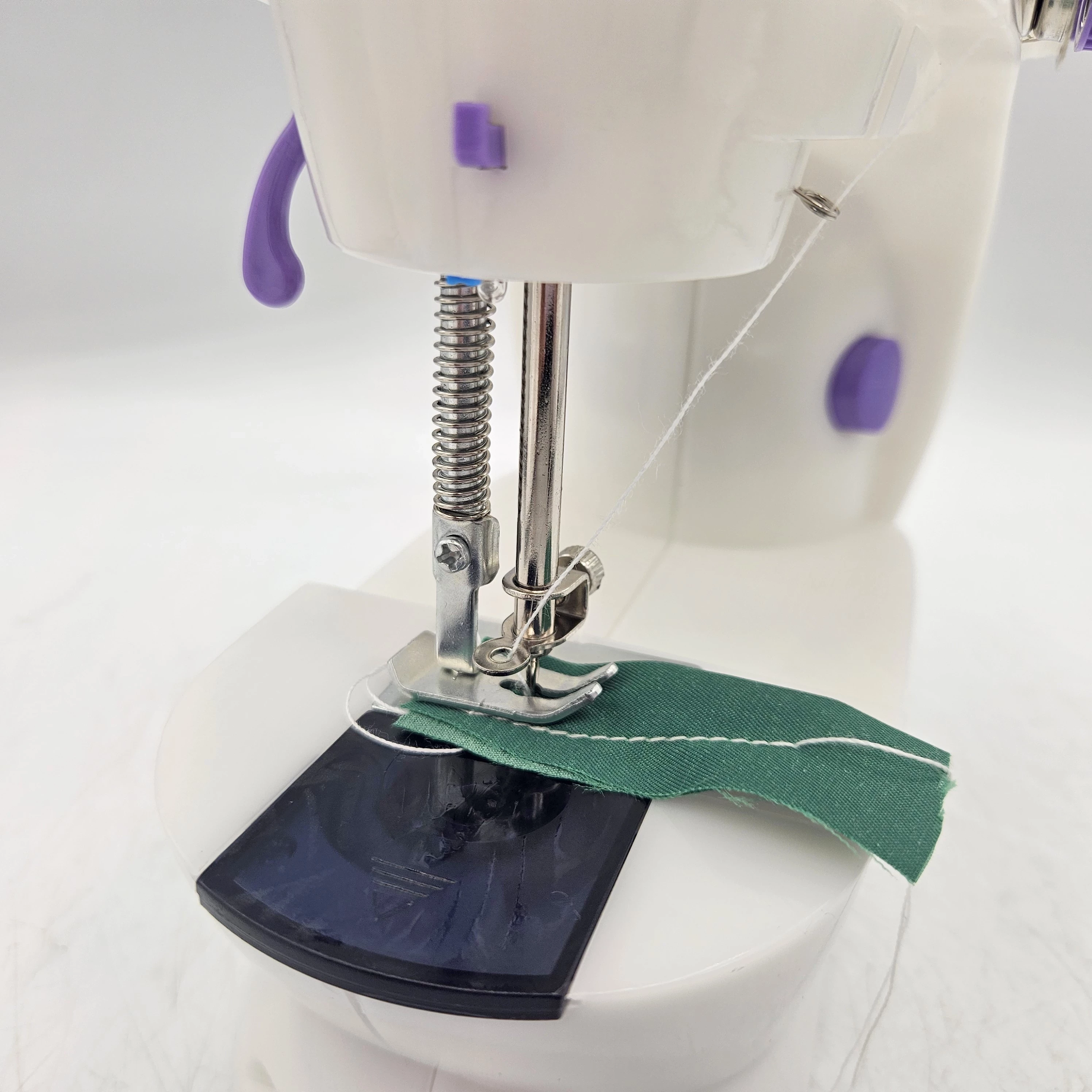 macchina-da-cucire-mini-model-nie