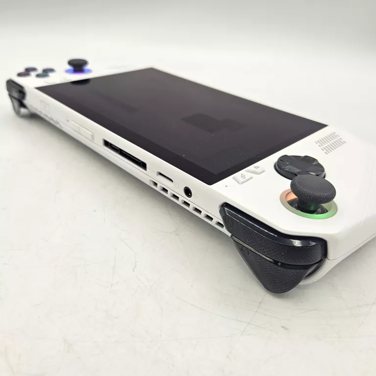 konsola-asus-rog-ally-ryzen-z1-extreme-512-gb-16-gb-ram-7-zalaczone-wyposazenie-ladowarka