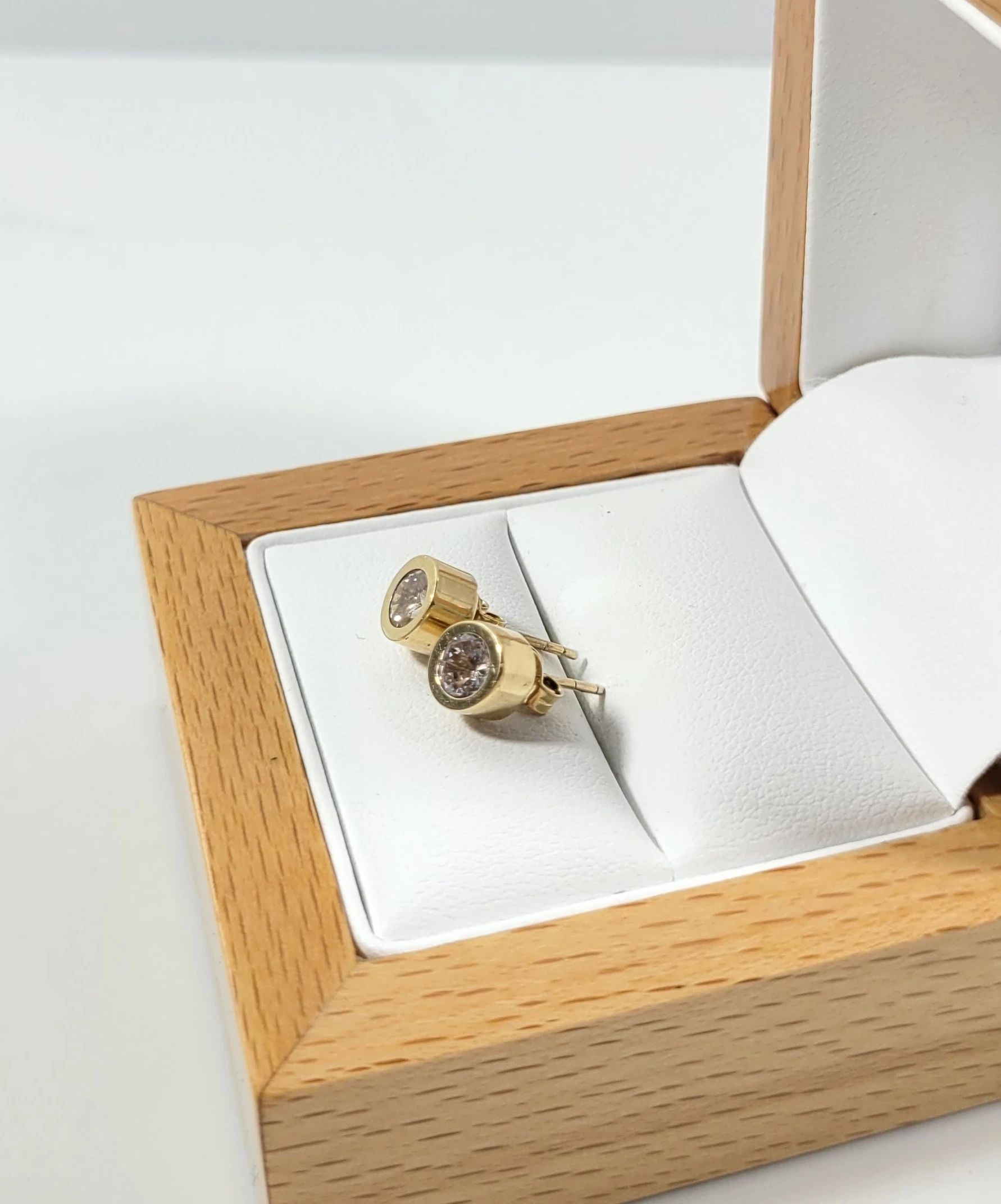 nienoszone-zlote-kolczyki-kolko-z-cyrkonia-p585-141g-ean-gtin-5904501566261