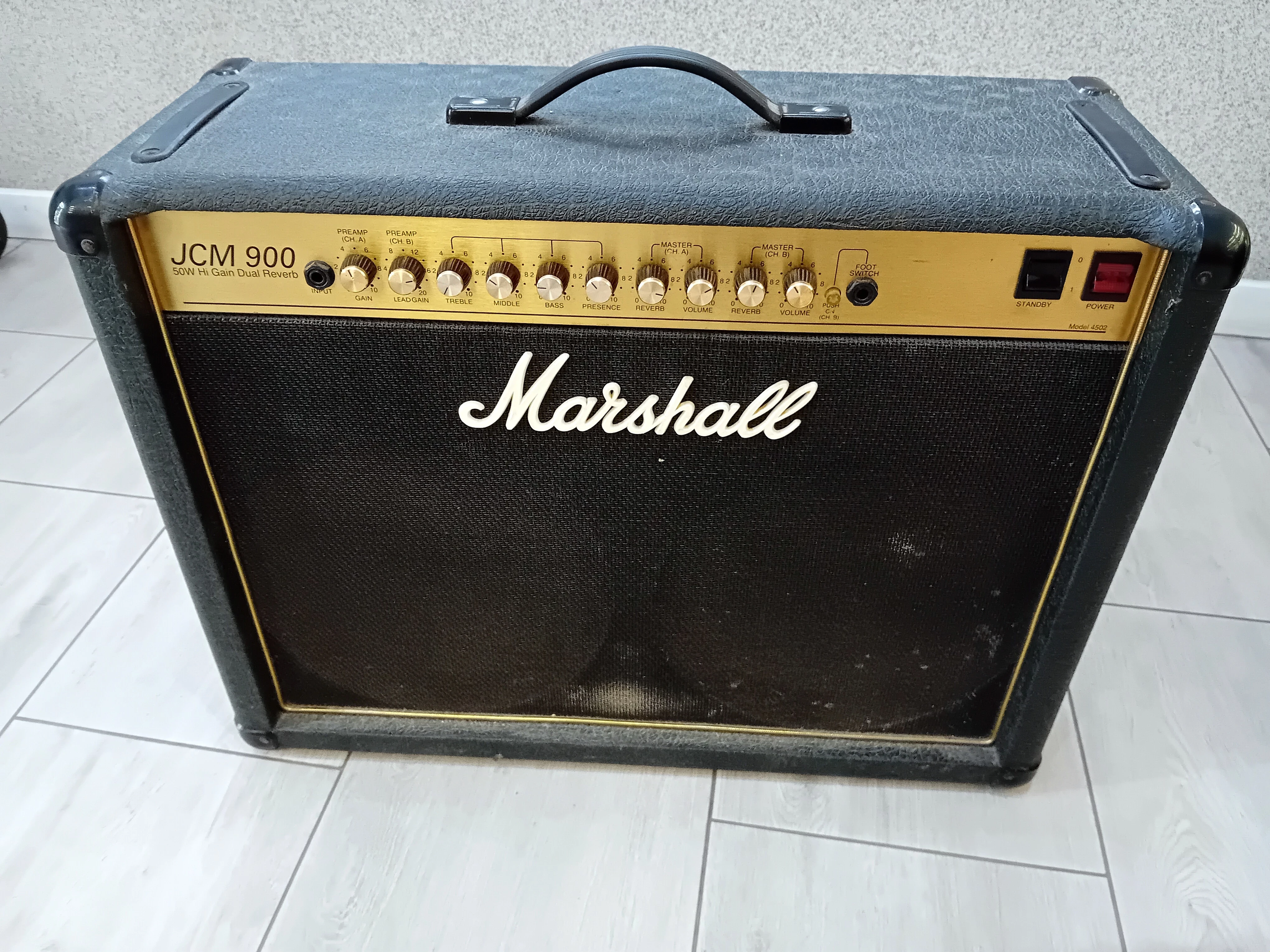 wzmacniacz-marshall-jcm-900-lampowe-combo-gitarowe-50w-walizka-kod-producenta-jcm-900-4102