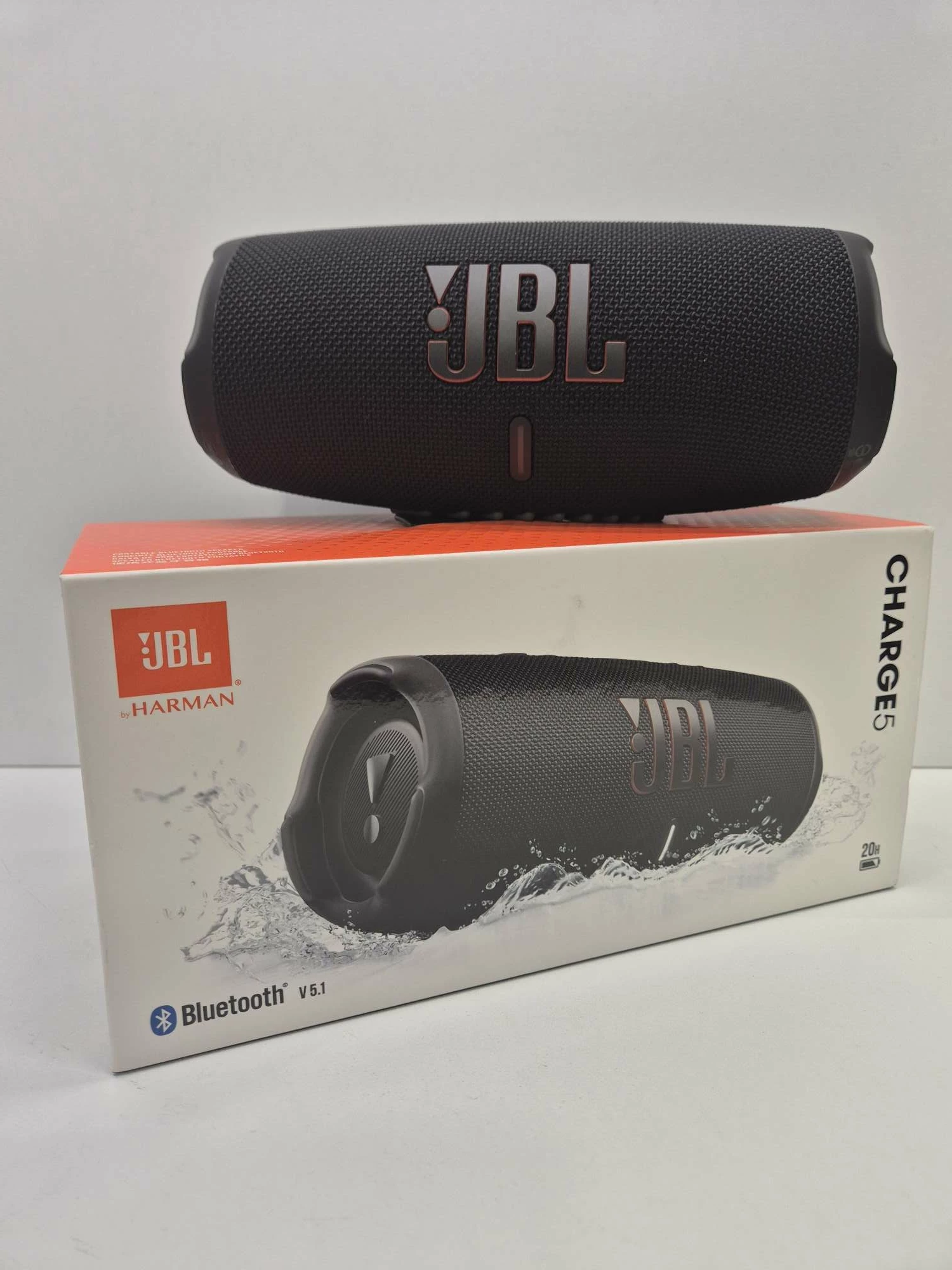 jbl-charge-5-z-pudelkiem-struga-29-radom