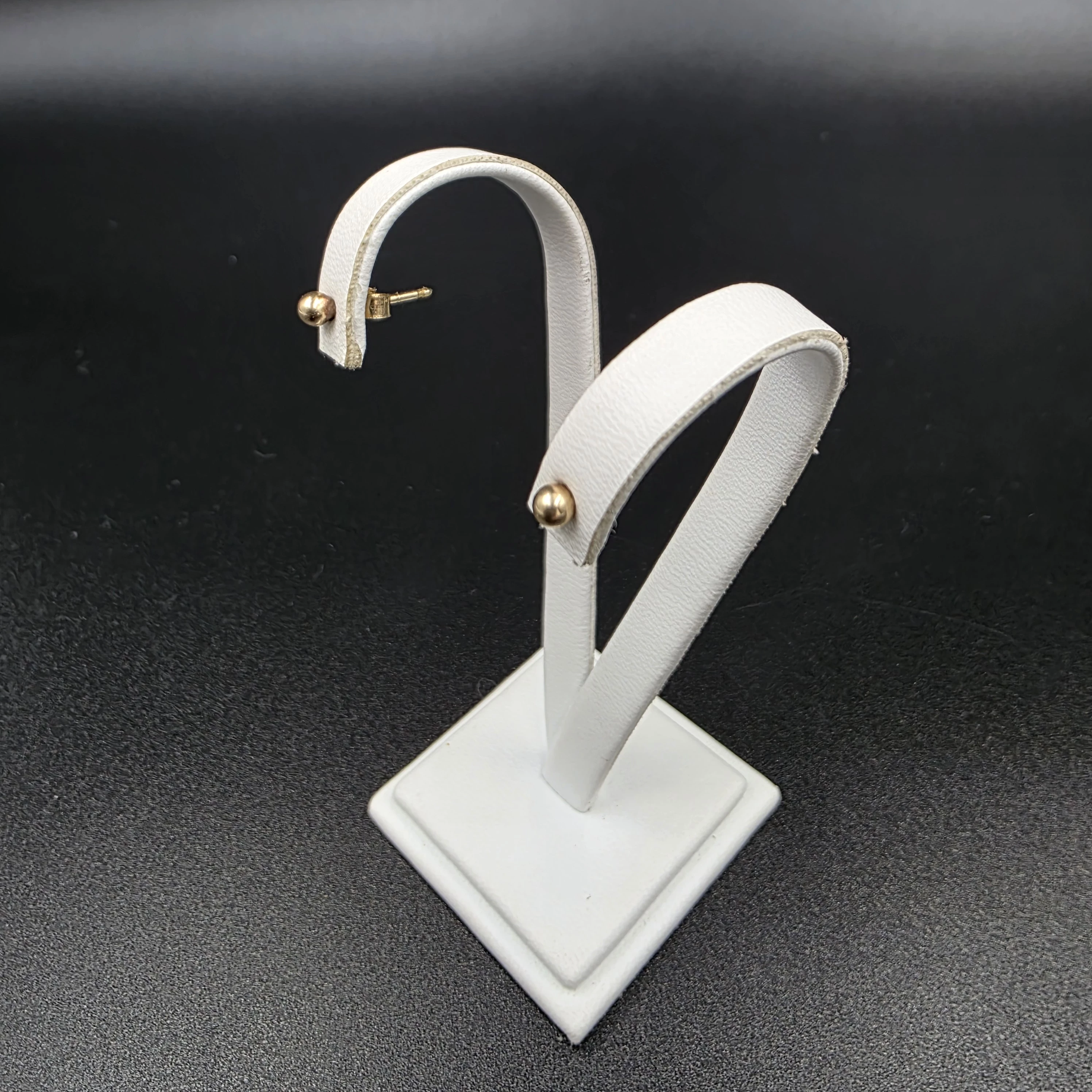 piekna-zlota-para-kolczykow-333-057g-rodzaj-2205-2