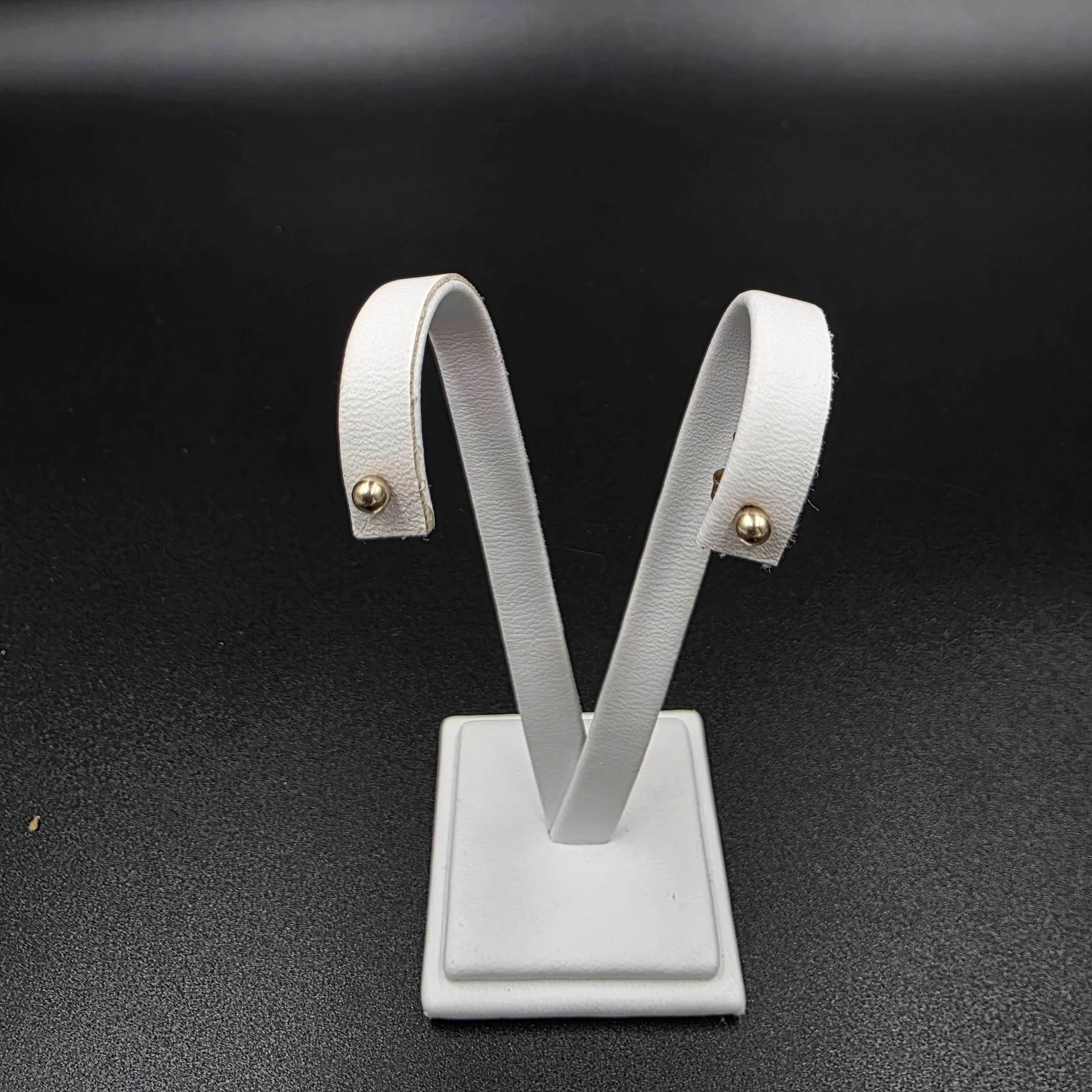 piekna-zlota-para-kolczykow-333-057g-sniadeckich-11-znin