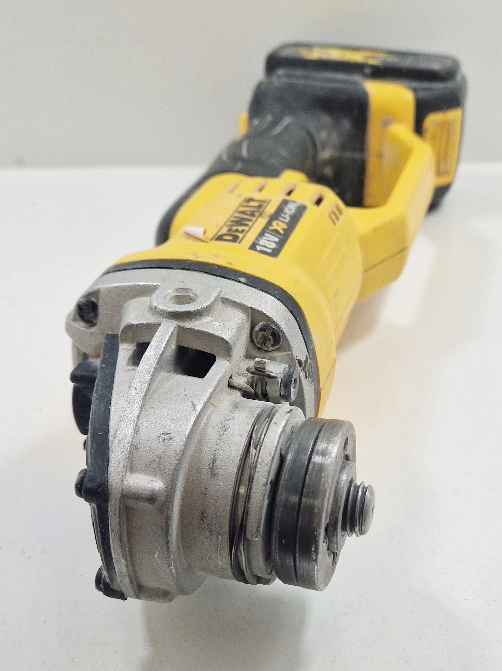 szlifierka-katowa-dewalt-dcg412-aku-4ah-rodzaj-zasilania-128529-1