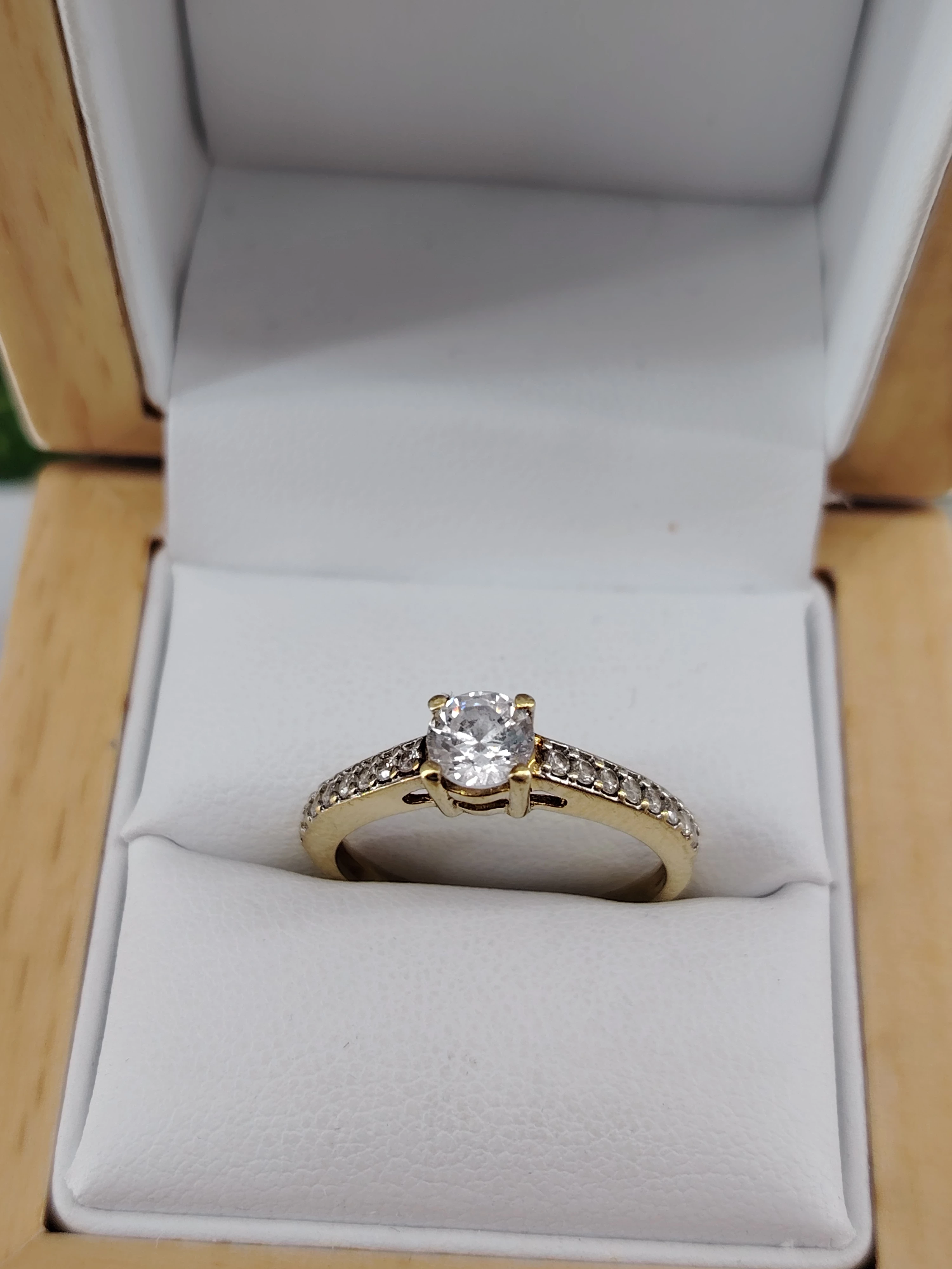 oblednie-piekny-zloty-pierscionek-z-cyrkoniami-750-36g-r19-material-15835-2