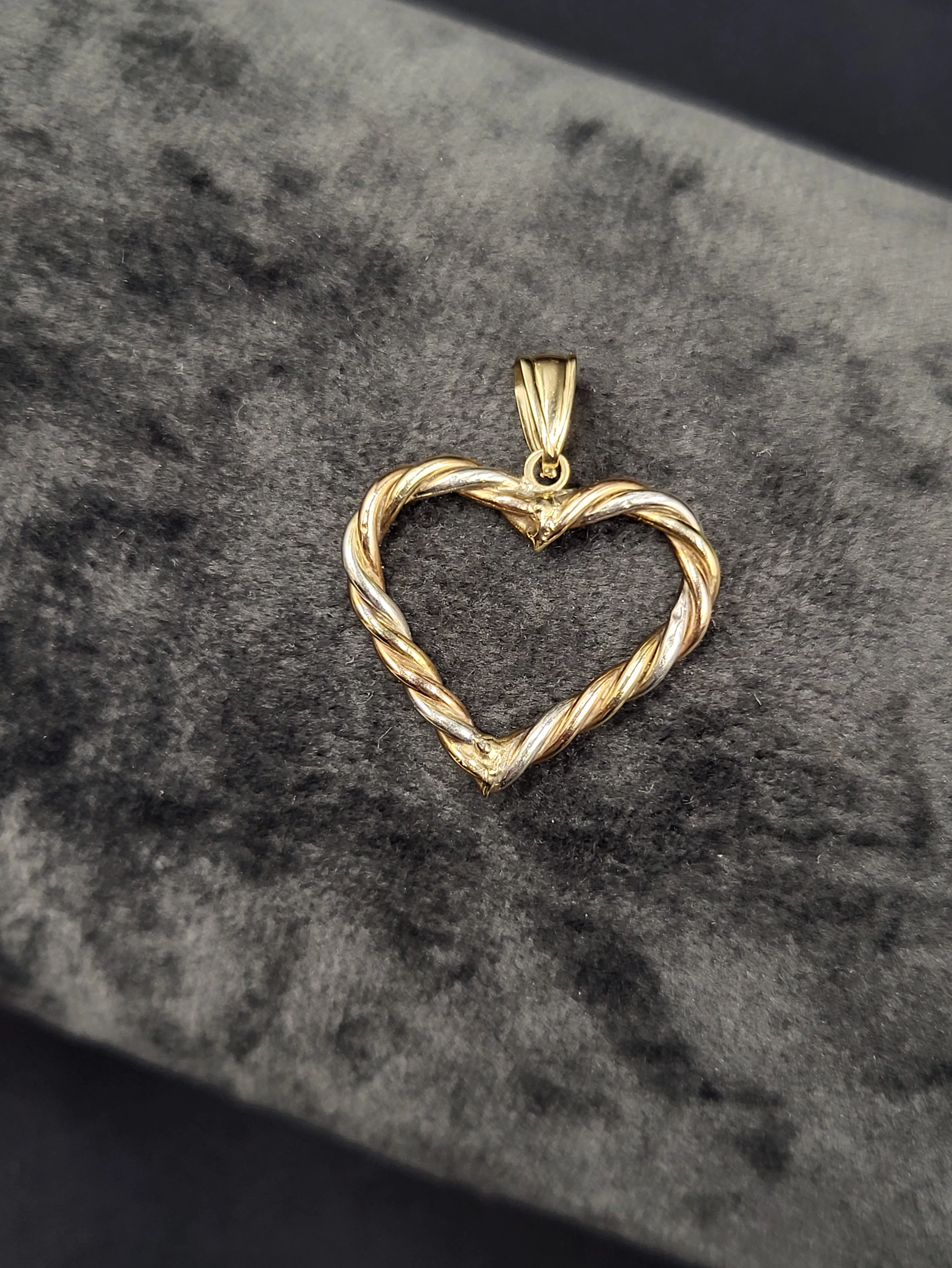 piekna-zlota-zawieszka-serduszko-333-108g-kosciuszki-29-rogozno