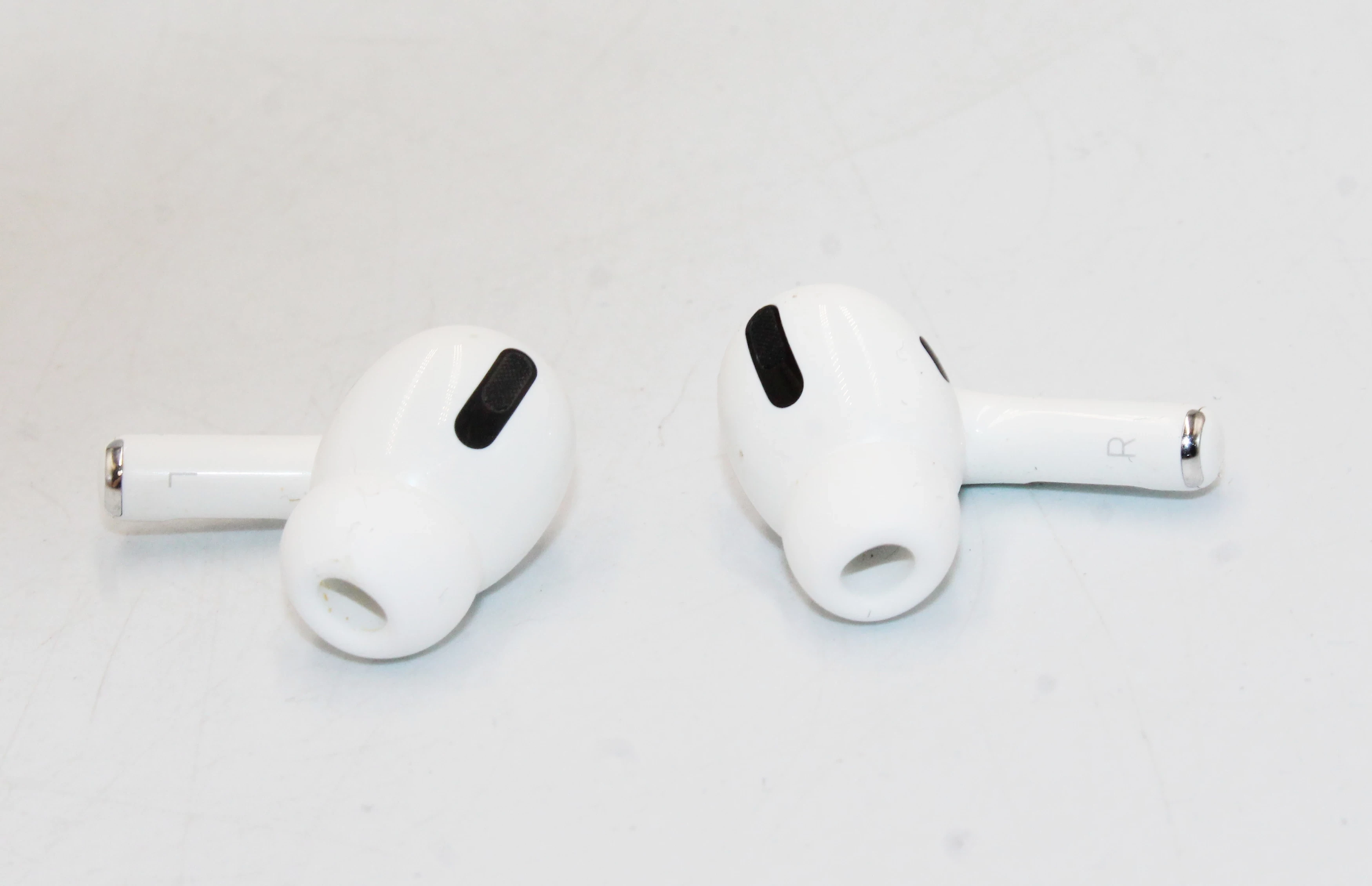 sluchawki-bezprzewodowe-dokanalowe-apple-airpods-pro-model-a2190-stan-11323-2
