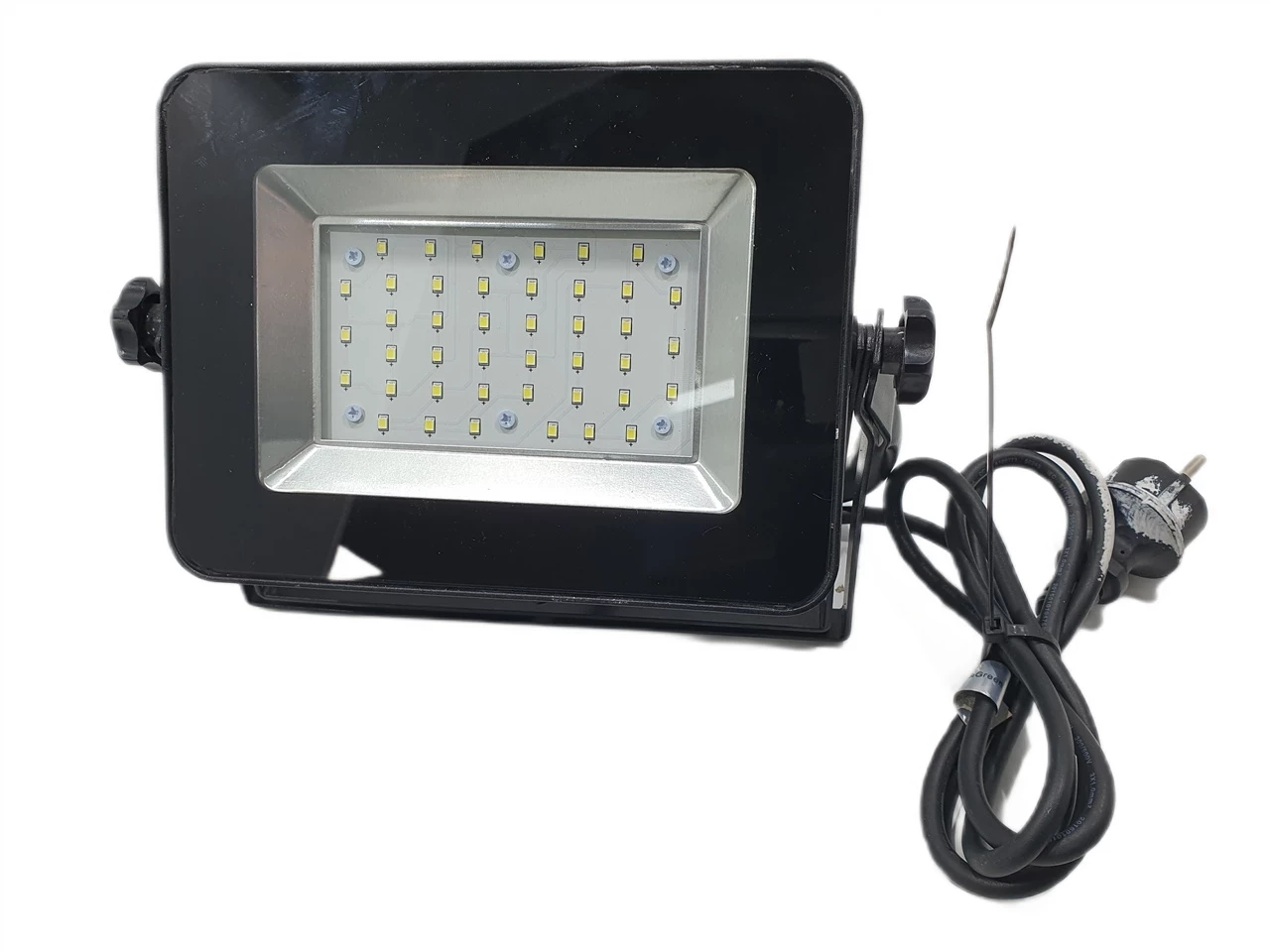 halogen-naswietlacz-lampa-led-legnicka-66-wroclaw