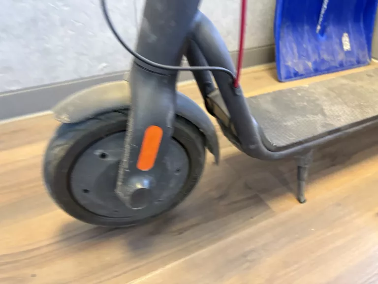 hulajnoga-elektryczna-navee-v25-lad-stan-11323-2